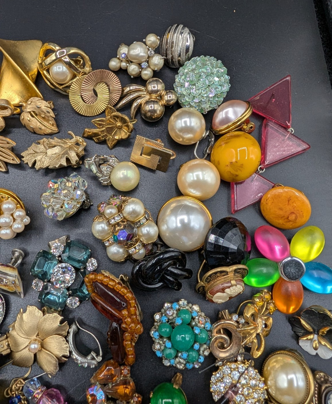 Large Lot of Vintage Singe Earrings For Crafts Aprox 2.5 lb
