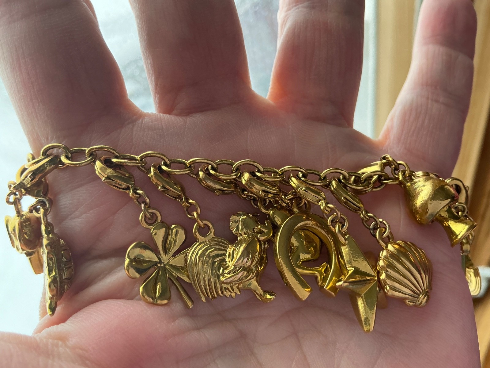 Gold tone Heavy Charm BRACELET with individual Removable Good Luck charms 🍀