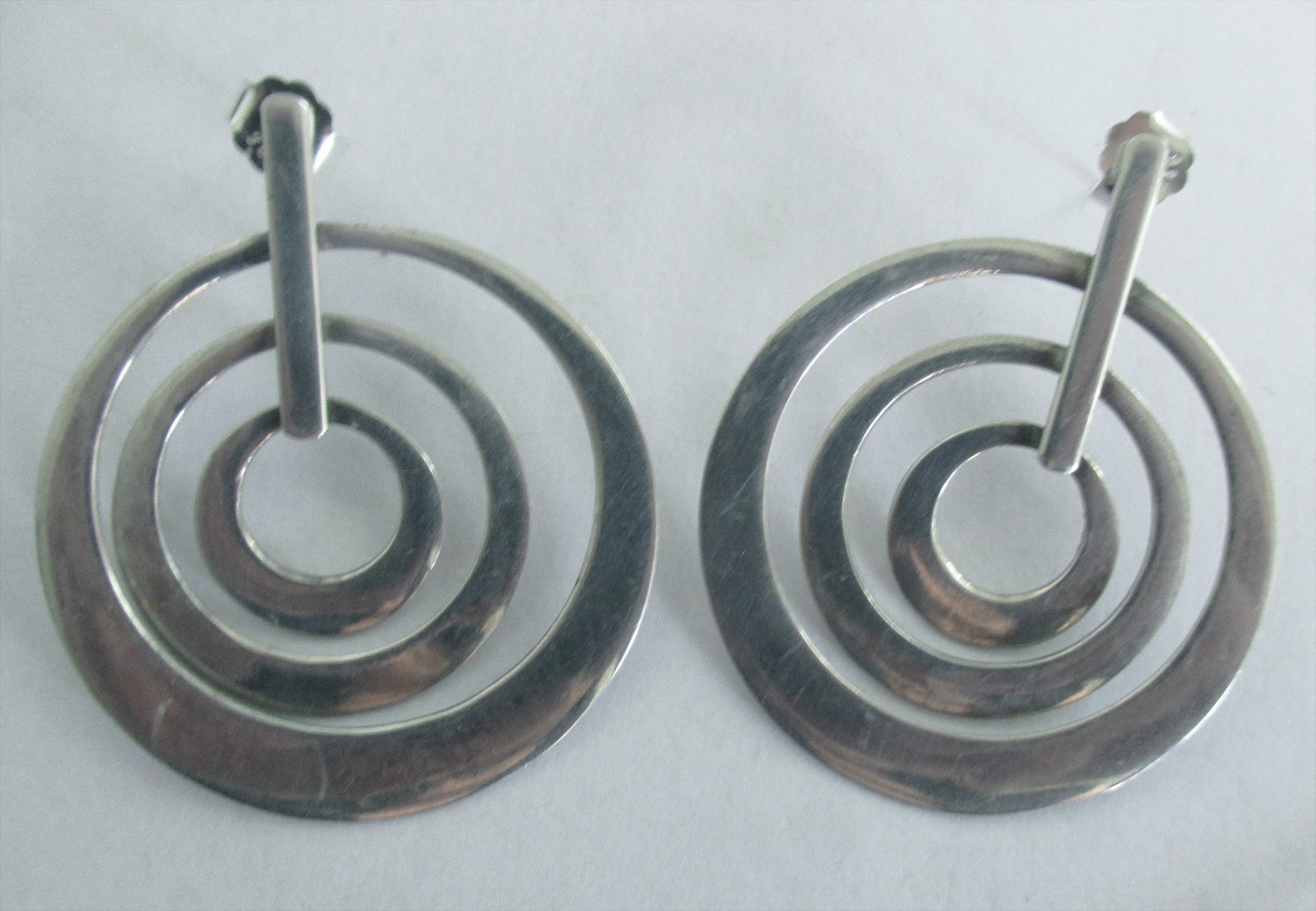 SET: MODERNIST STERLING PENDANT NECKLACE & EARRINGS 2.5 IN PEND, 1 5/8″ EARRGS