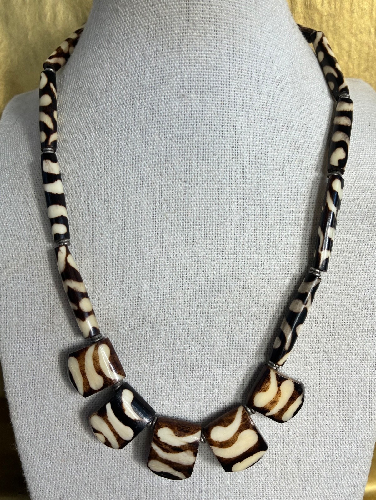 Vintage 1960s Brown & Cream African Batik Bone Beaded Necklace Tribal Ethnic 17″
