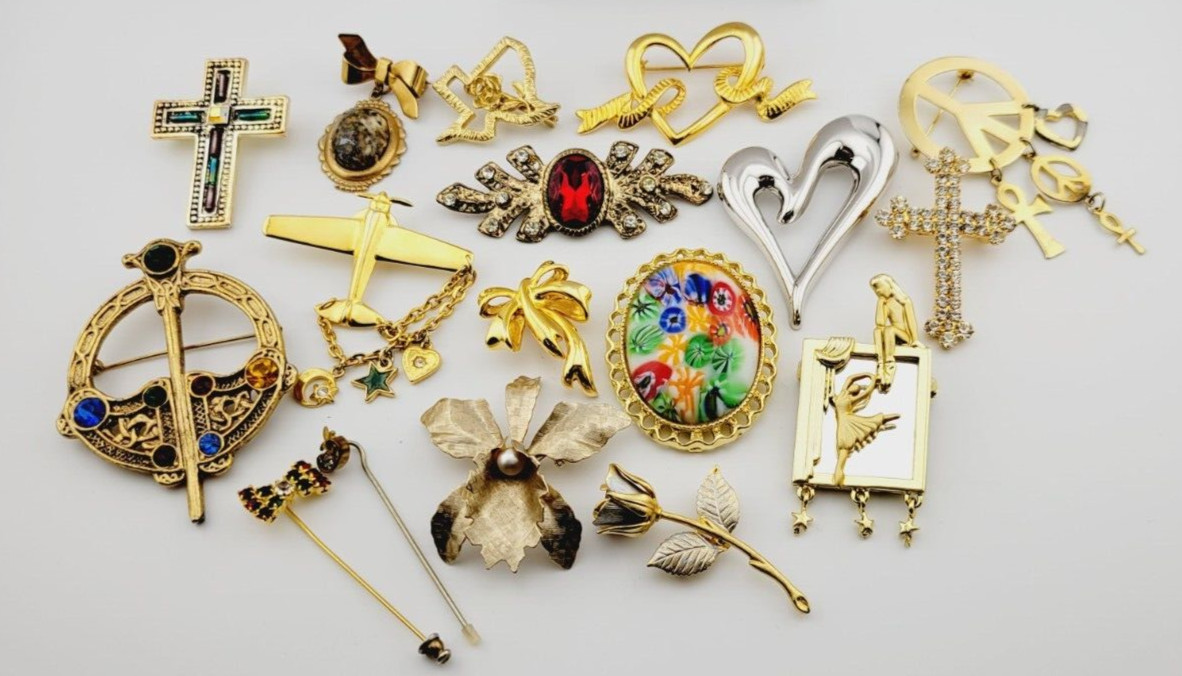 Brooch Lot Gold Tone 17 Pieces