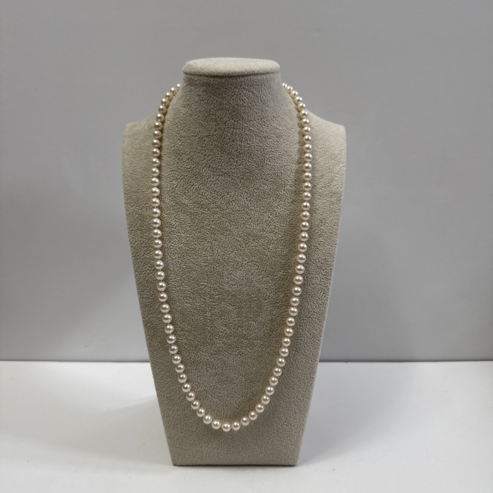 STUNNING 6mm Cultured Pearl With 14K Yellow Gold Clasp – PLS READ DESC. 30.71g