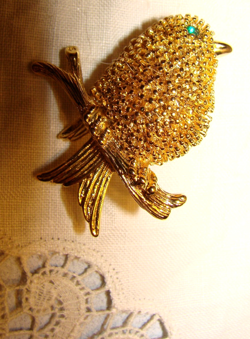 TWO VINTAGE GOLD TONE RHINESTONE BIRD BROOCHES GREEN EYES PEARL