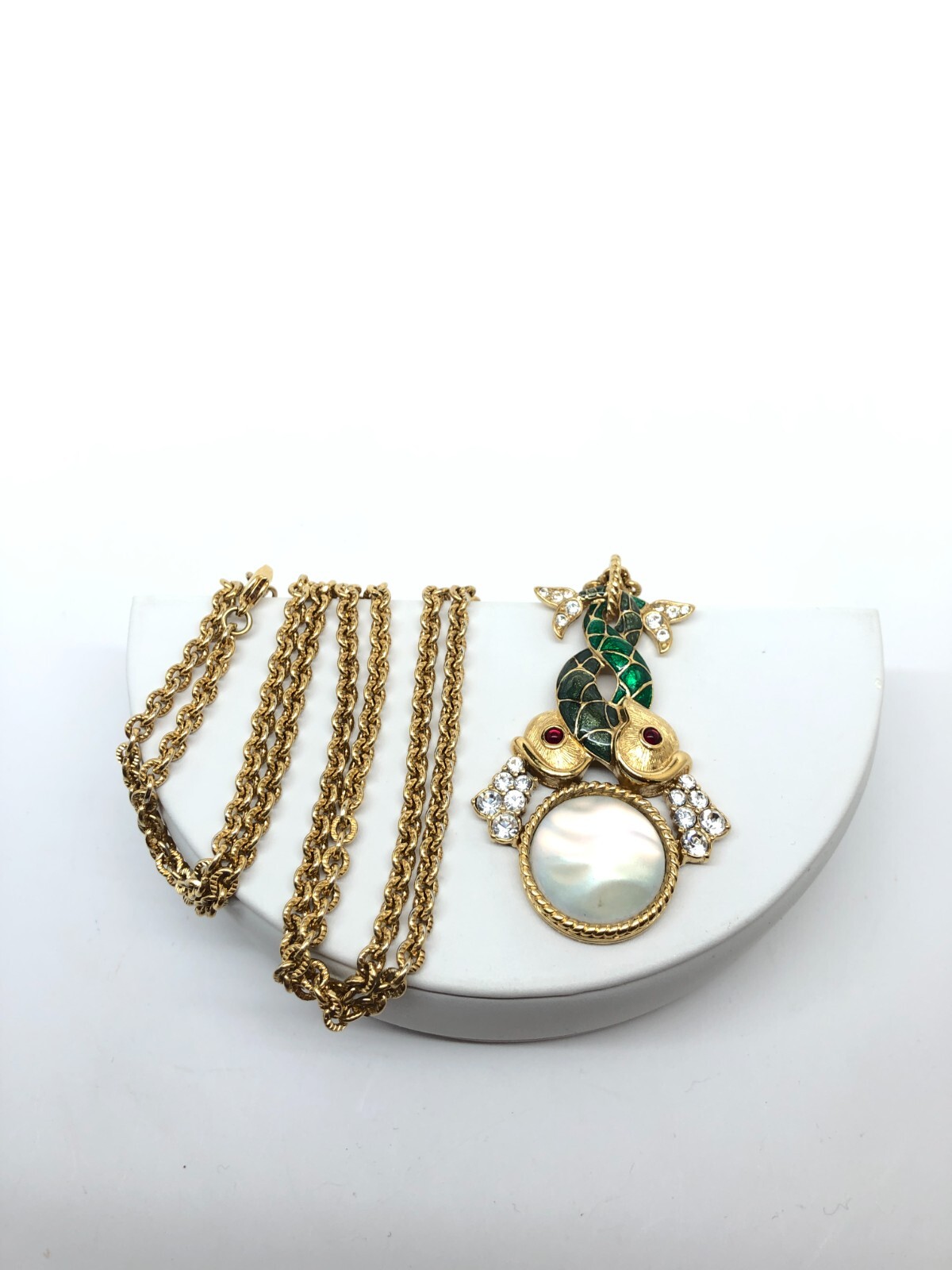 Vtg Trifari TM Double Fish Necklace Green Enamel Gold tone Faux Mabe Pearl 32”