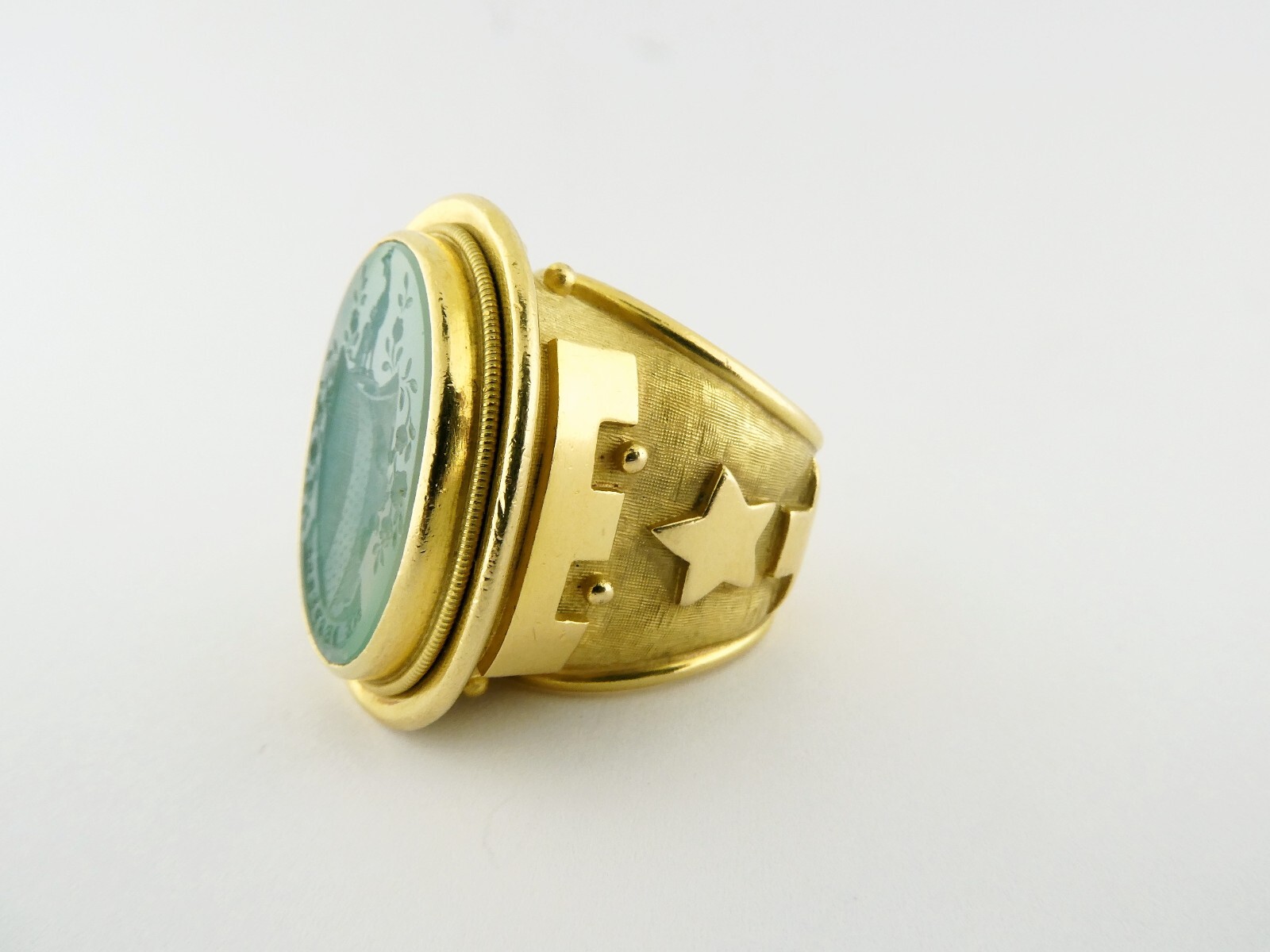 Vintage 18K Coat of Arms Chalcedony Intaglio “NE DESPERES” Seal Signet Ring |37g