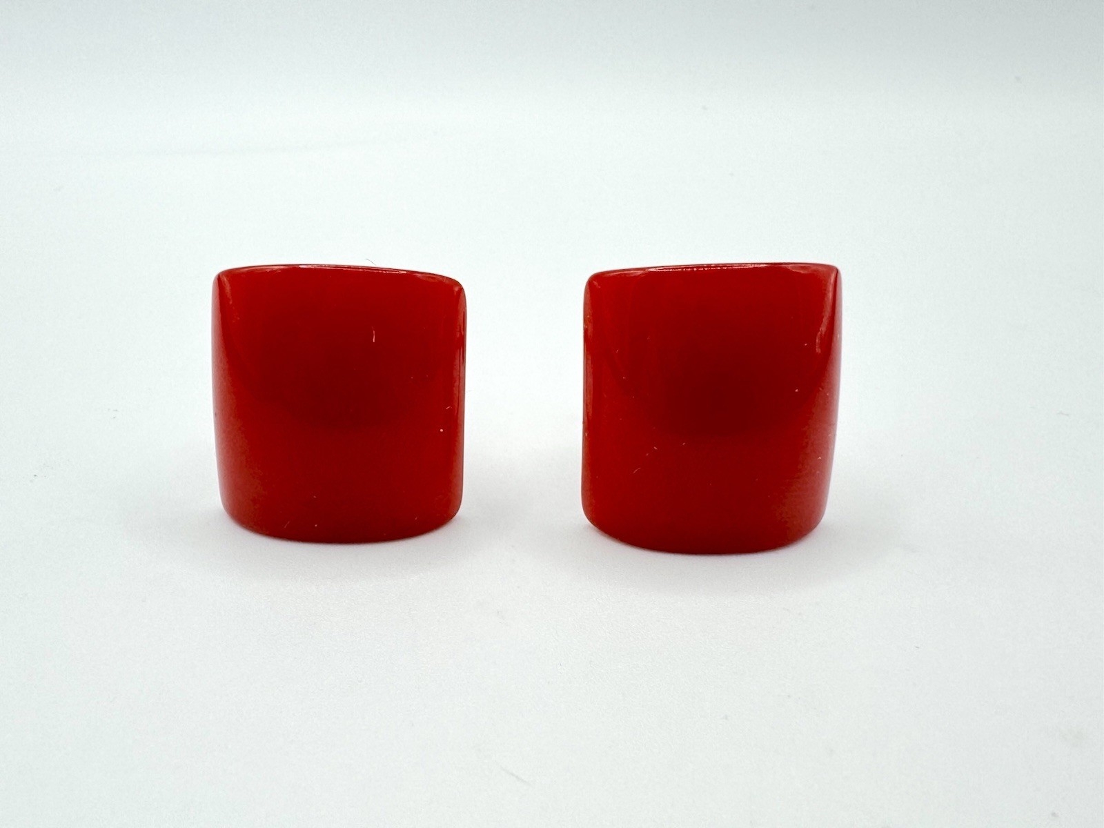 Vtg 40s Cherry Red BAKELITE Rectangle Square Domed Screw Back Earrings TESTED 1”