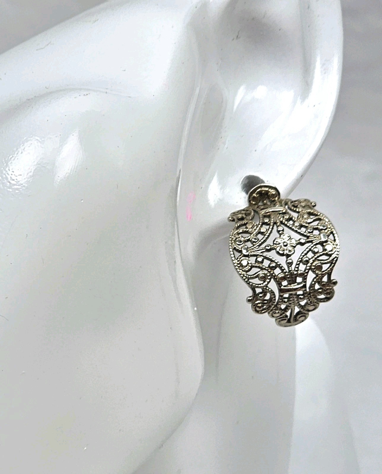 Vintage Silvertone Filigree Half Hoop Curved Pierced Earrings 1″ | Ornate Design