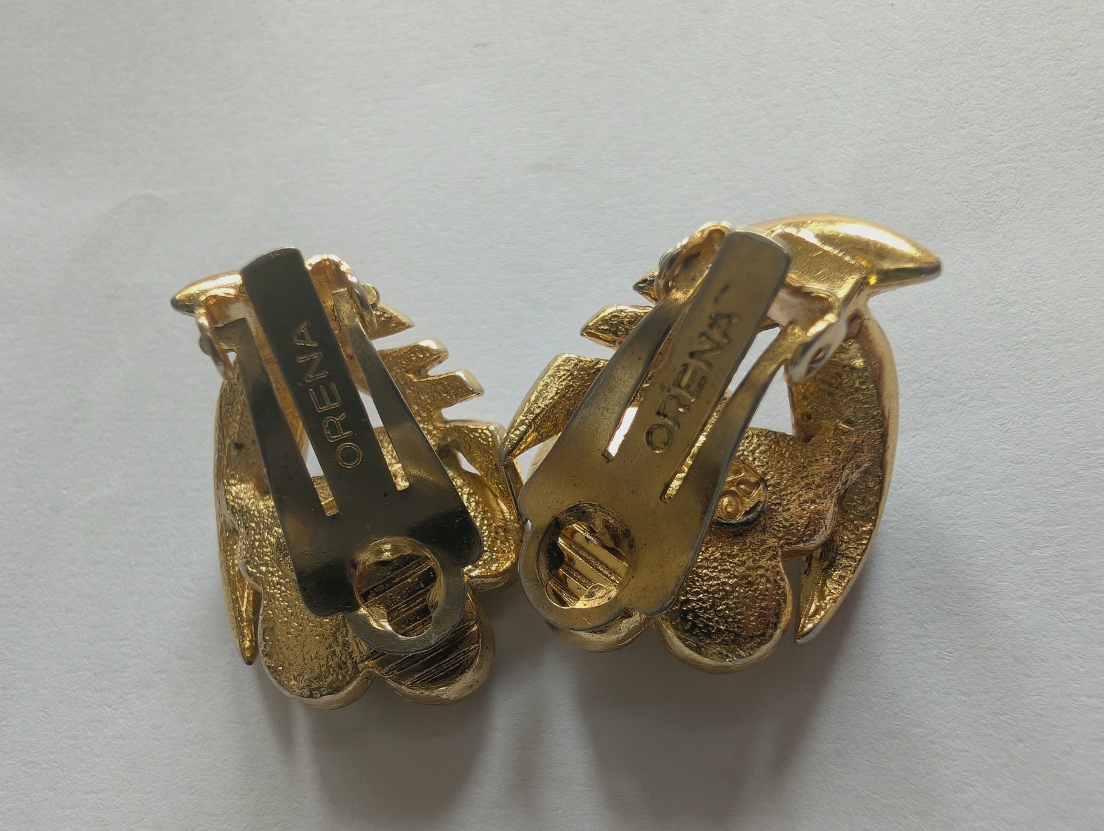 Vintage Orena Paris Enamel Flower Clip On Earrings Gold Tone Cream Red French