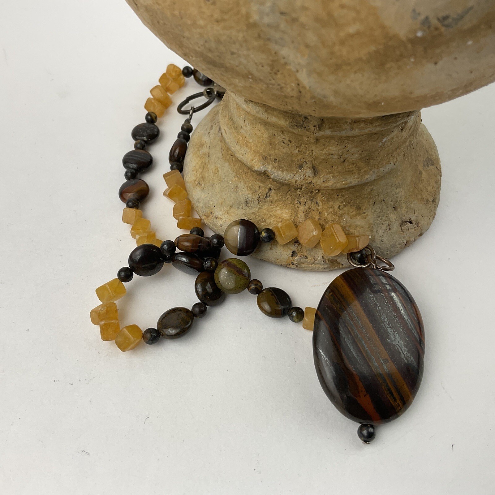 Vtg Genuine Brown Gold Tiger Iron Pendant Yellow Citrine Beaded Necklace Sz 17″