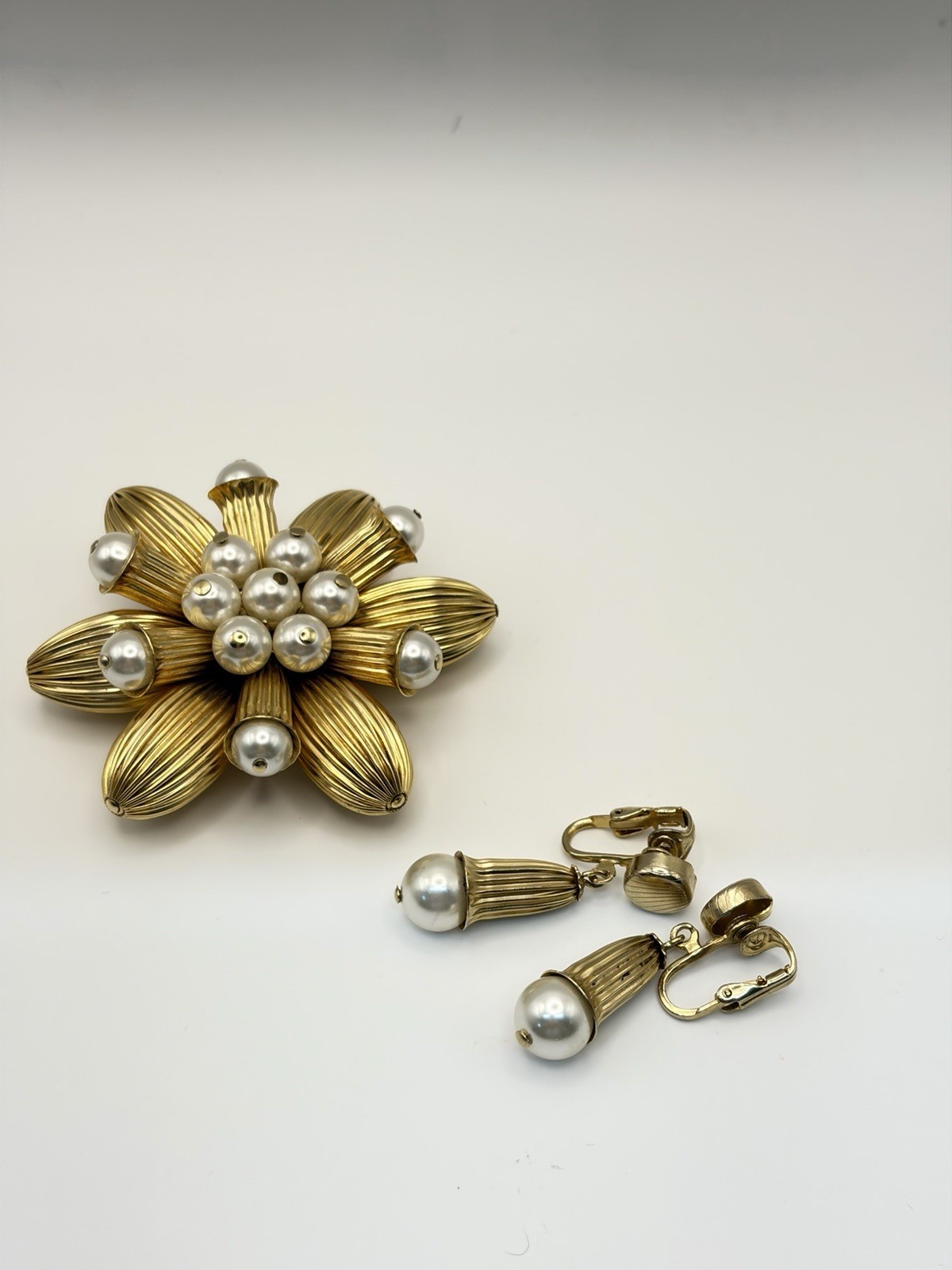 Lg Vintage Gold Tone Faux Pearl Floral Brooch & Matching Earrings Corsage Style