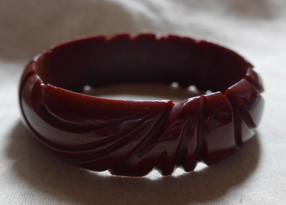 Vintage Bakelite Deep Carved Flower Brown Bangle Bracelet 7.5″ 20mm 30g