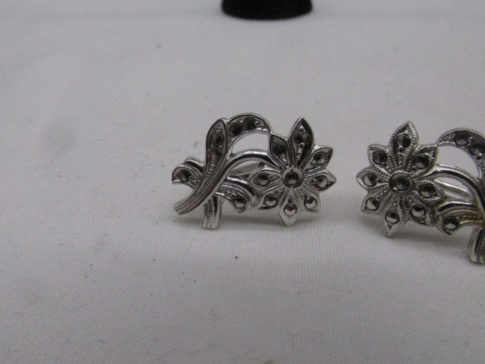 Vintage Sterling Silver & Marcasite Flower Shaped Screw Back Earrings .75″ #221