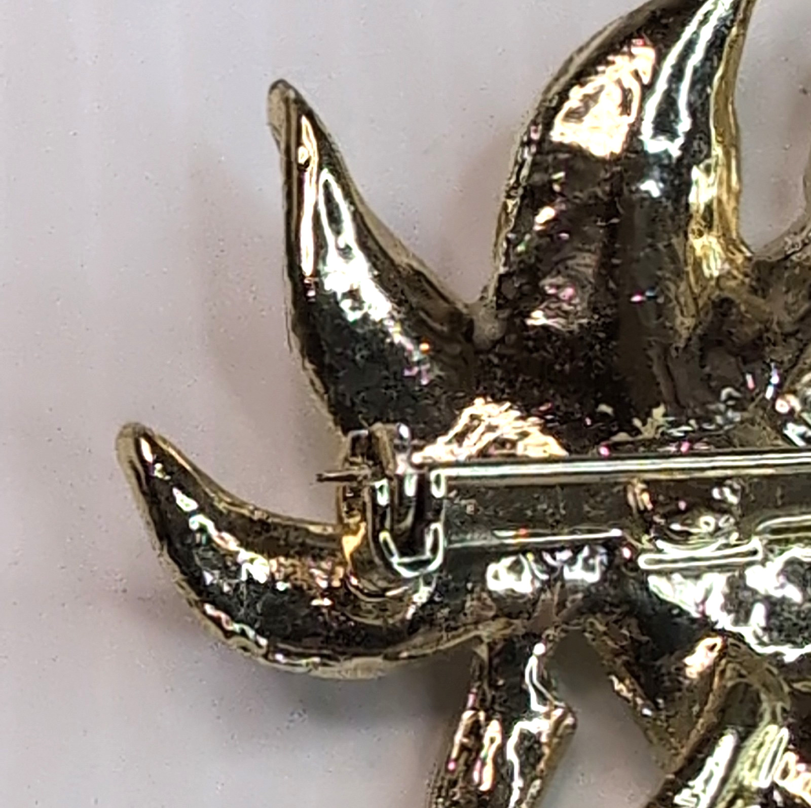 Vintage Signed Gerrys Maple Leaf Gold Tone Brooch Pendant Pin Alloy Costume