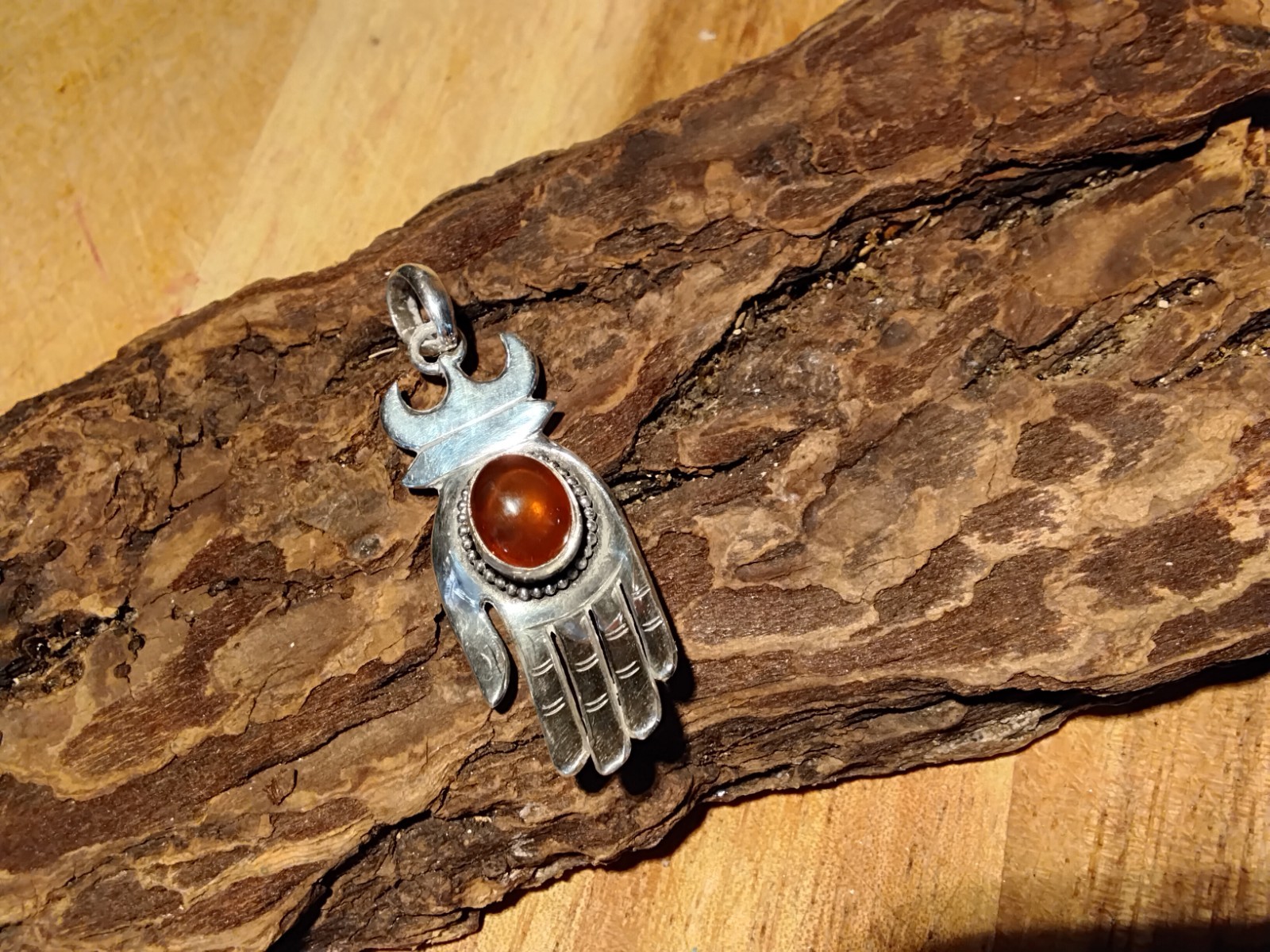 Beautiful Vintage Sterling Silver Amber Hamsa Hand Pendant