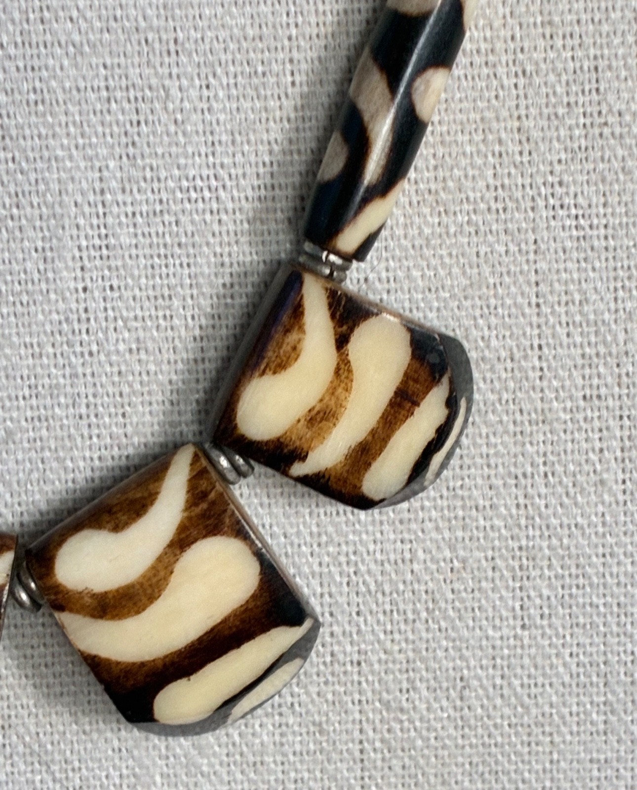 Vintage 1960s Brown & Cream African Batik Bone Beaded Necklace Tribal Ethnic 17″