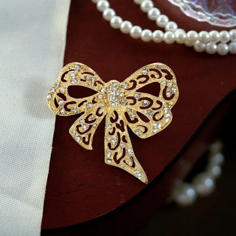 Vintage Women Rhinestone Baroque Brooch Accessories Retro Pearl Pins Party Gift