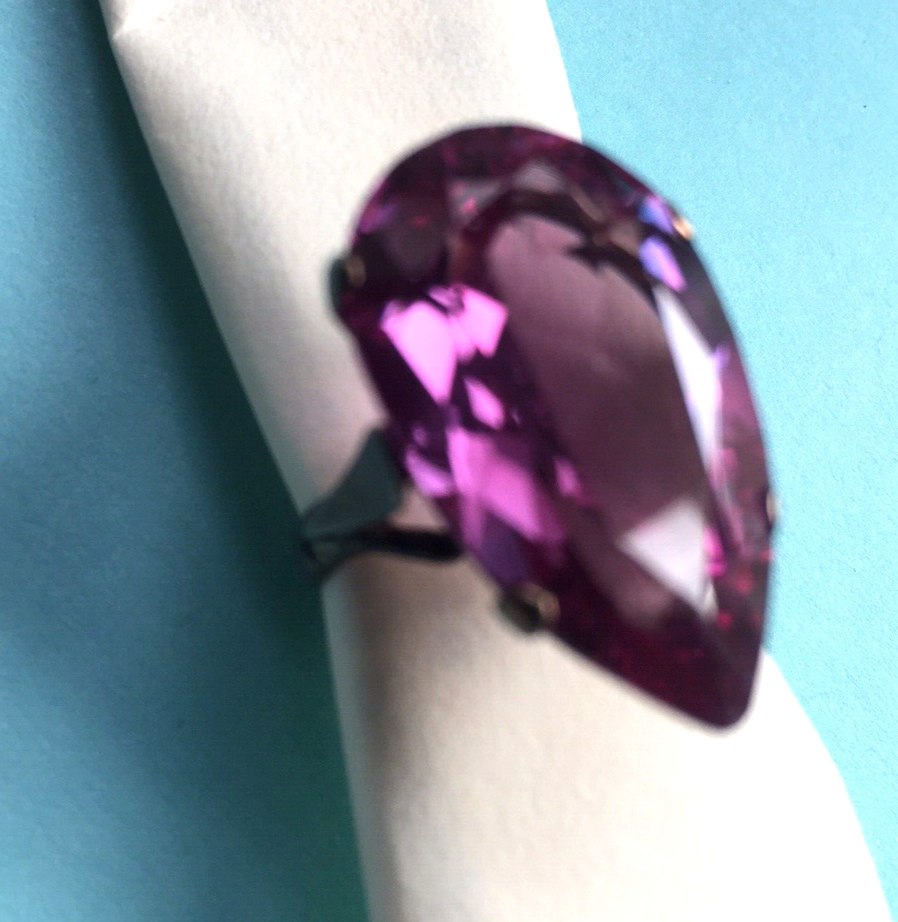 VTG 14K YELLOW GOLD ALEXANDRITE HANDMADE 7/8″x 3/8:”x 3/8′ TEAR DROP 4PRONG LRGE