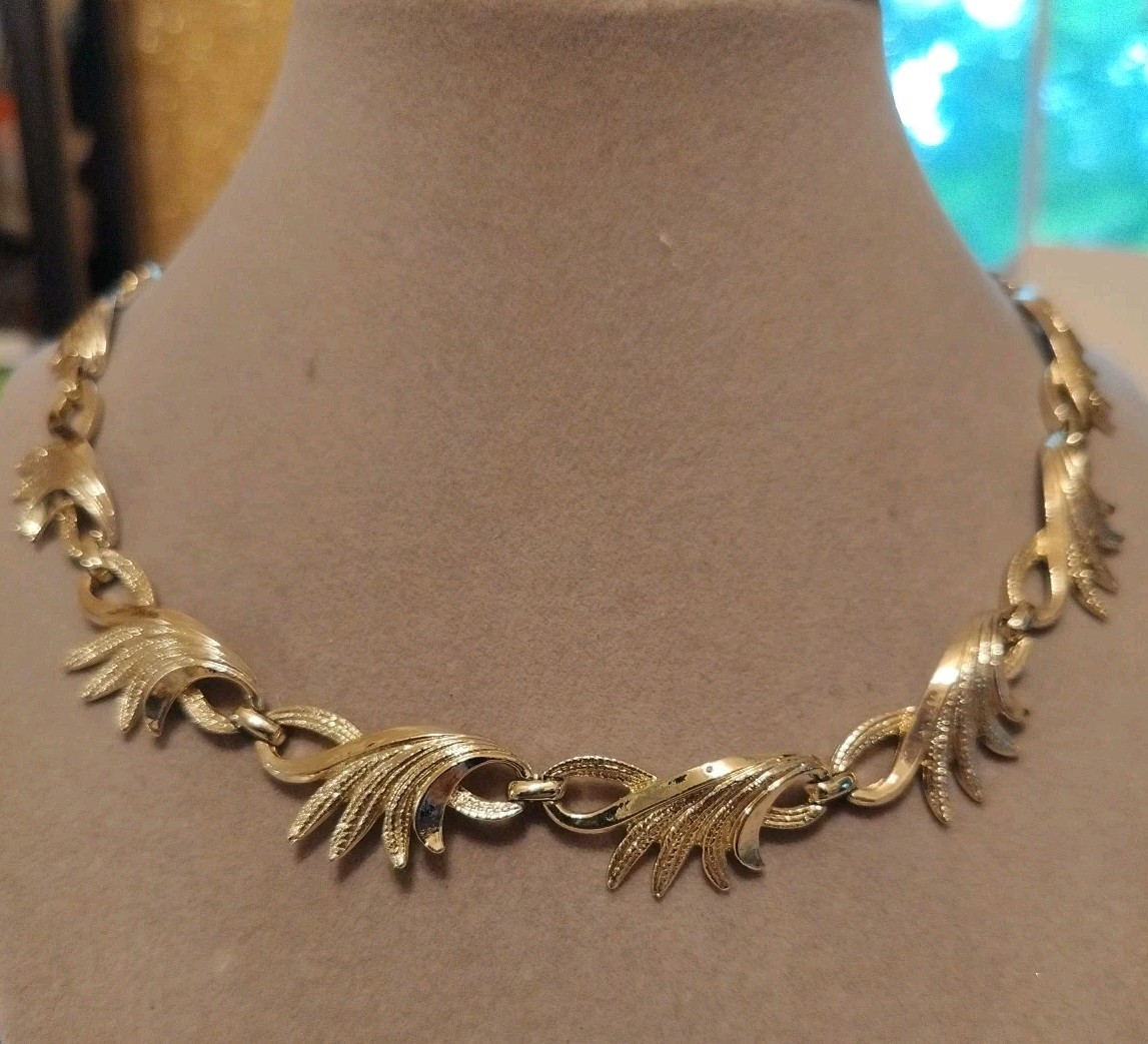 Vintage Coro Leaf Choker Necklace Light Bright Gold Tone 50s 12″-16″
