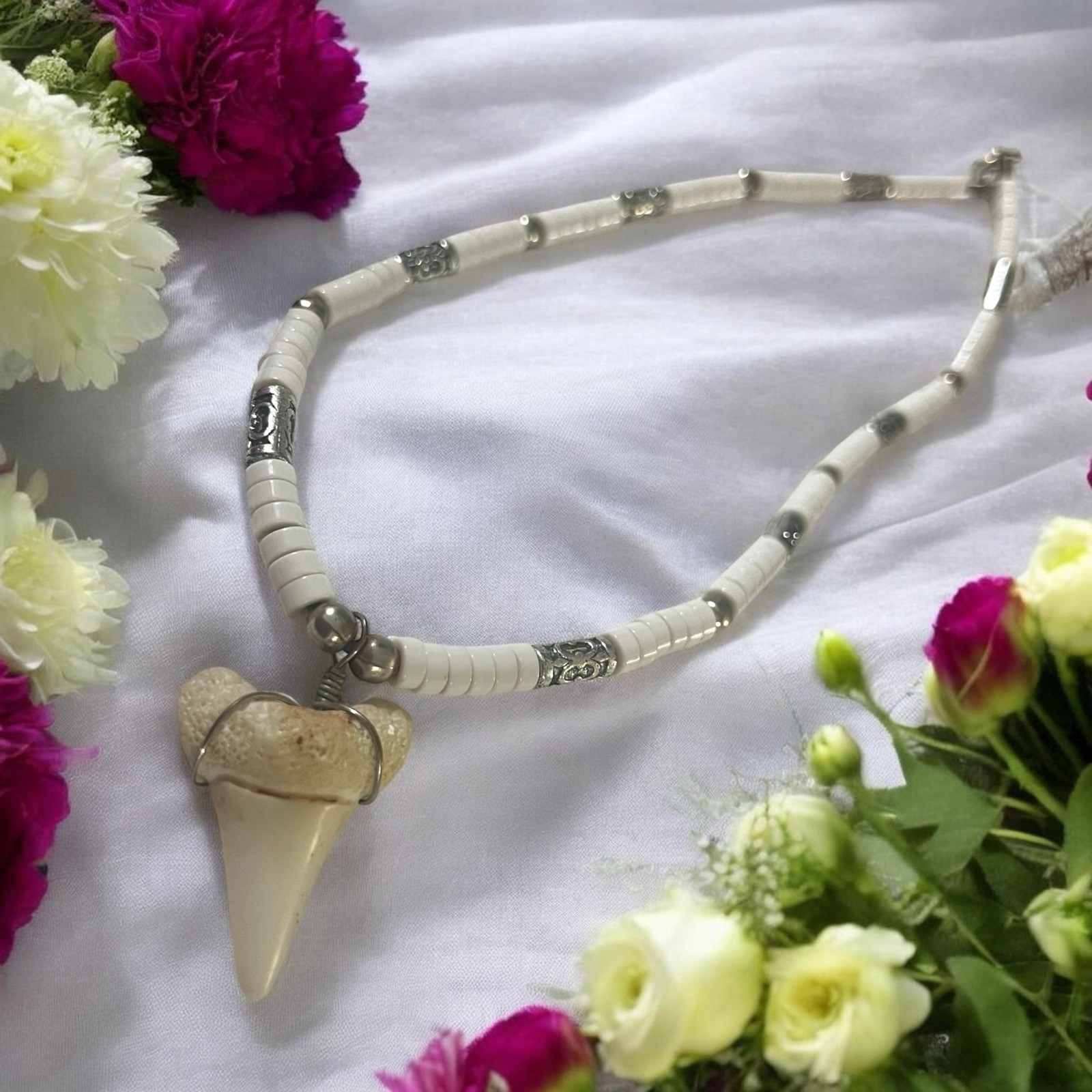 VTG Shell, Bead And Shark Tooth Beach Sand Sea Vacation Unisex Gift 20” Necklace