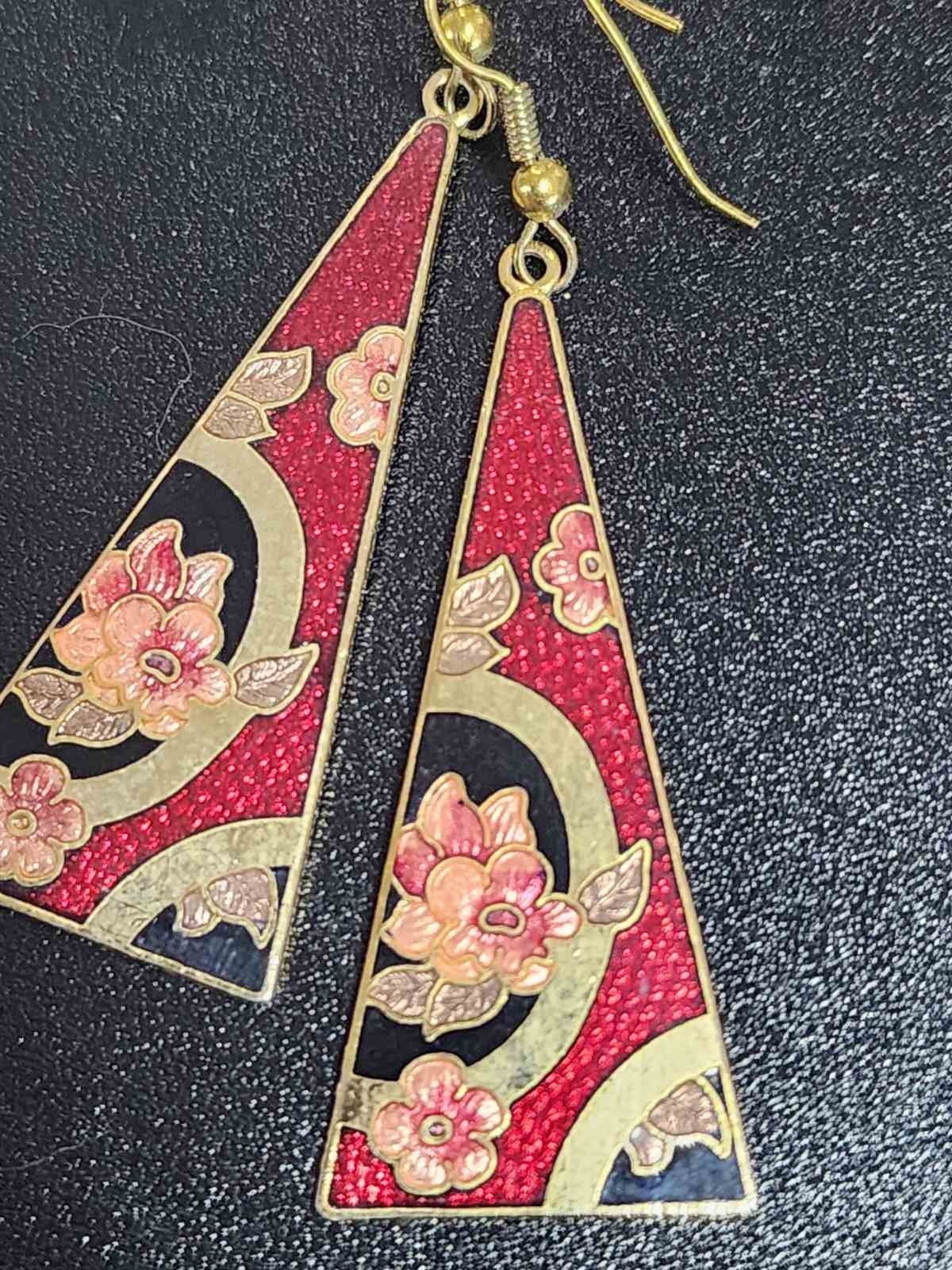 Vintage jewelry set of 21 in vintage purse