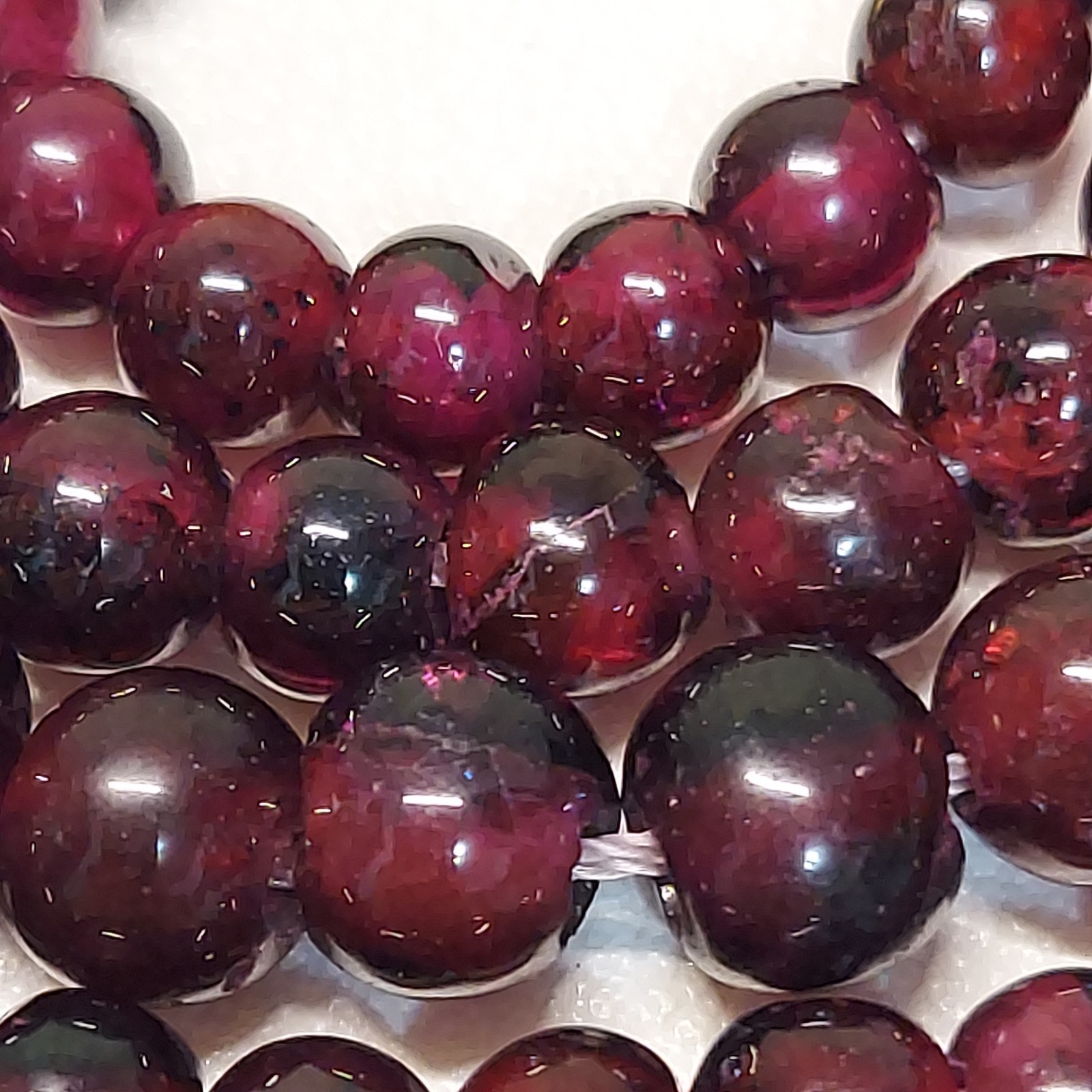 VTG Natural Garnet Graduated Hand Cut Bead Necklace 18.1″ Gold Tone Clasp 25.15g