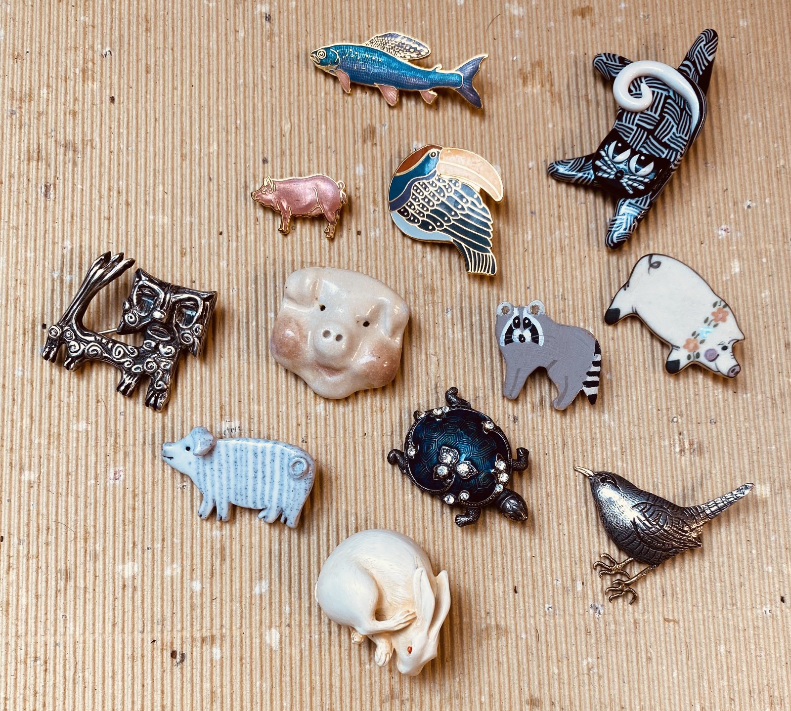 Unusual Estate collection of animal brooches, ceramic, mixed metals