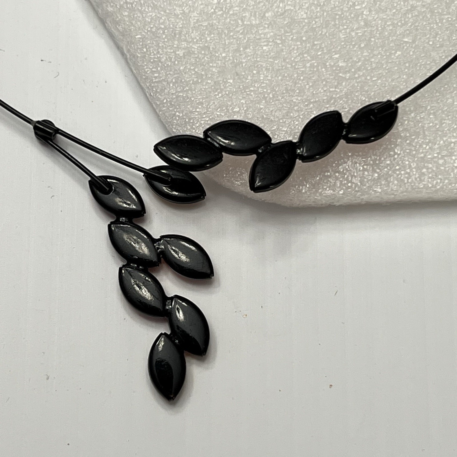 Vtg Art Set Black Shape Memory Wire Red Yellow Orange Stone Neck Choker Earring