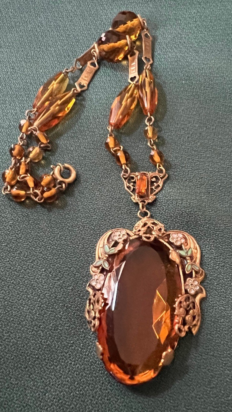 CZECH STUNNING VTG COGNAC COLOR FACETED BRASS FILIGREE ENAMELED PENDANT NECKLACE