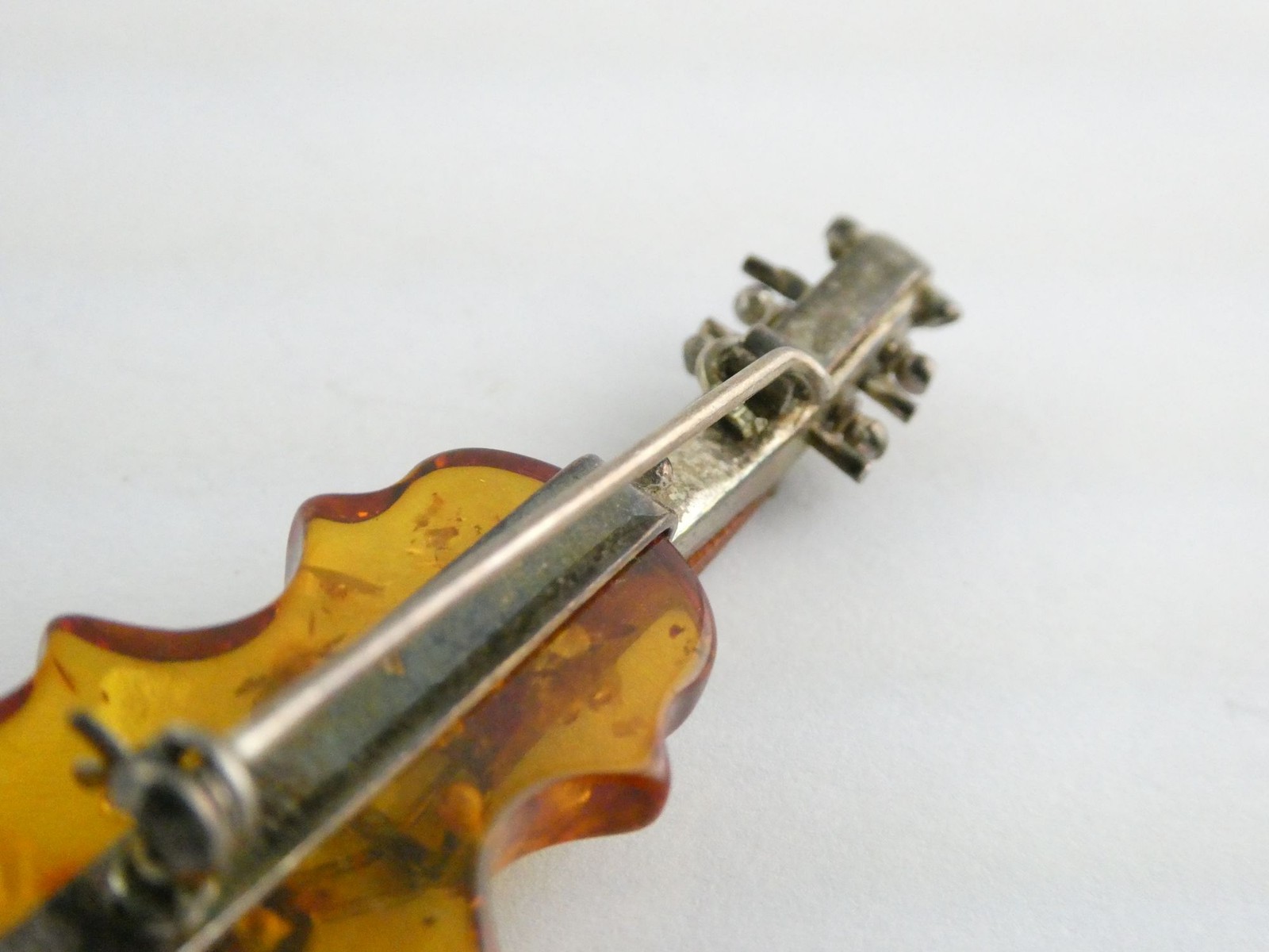 Vintage Polish Sterling Silver Carved Baltic Amber Violin Pin Brooch 6.4g 55mm