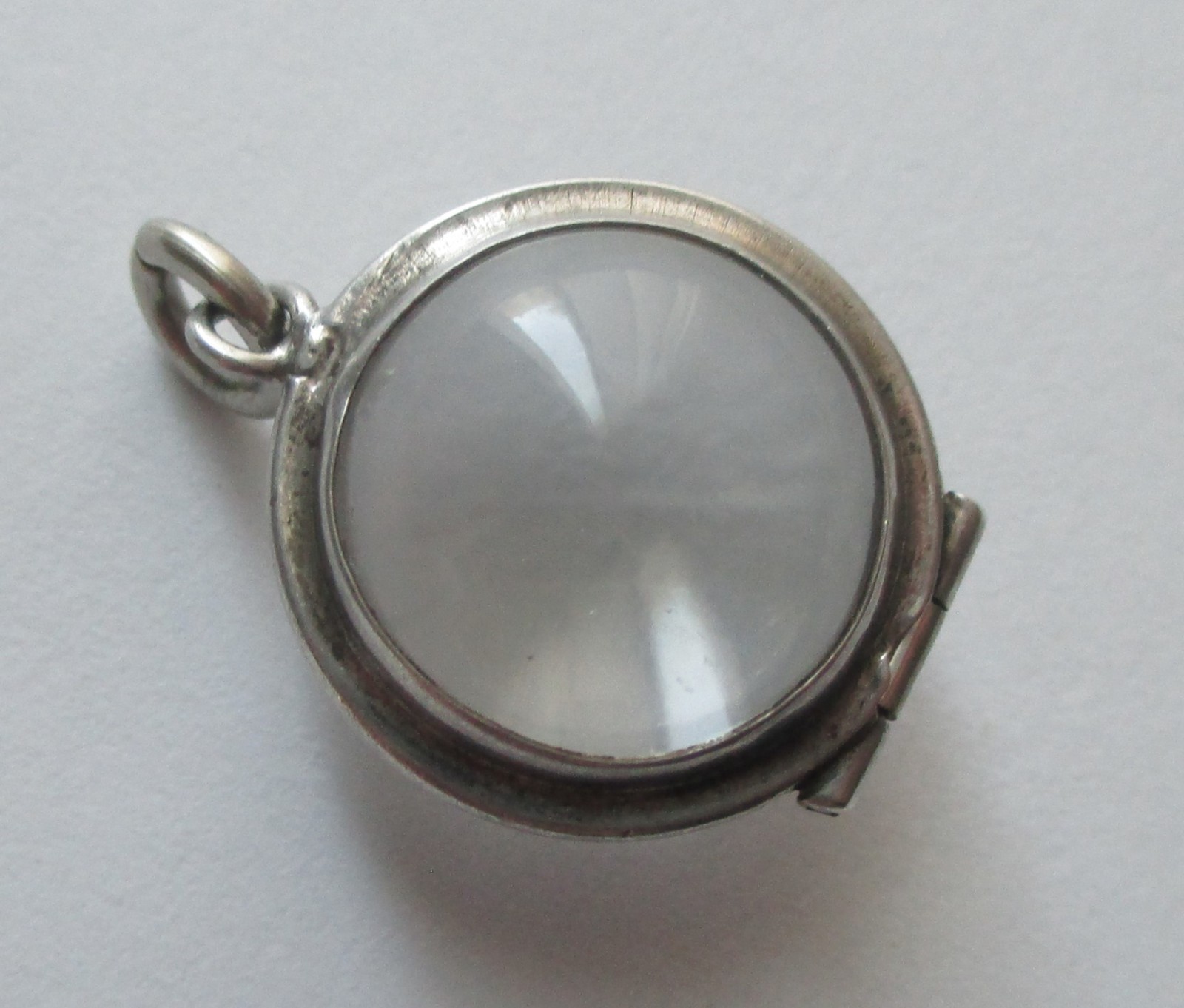 3/4in SMALL VINTAGE STERLING SILVER GLASS ORB LOCKET CHARM POOLS OF LIGHT STYLE