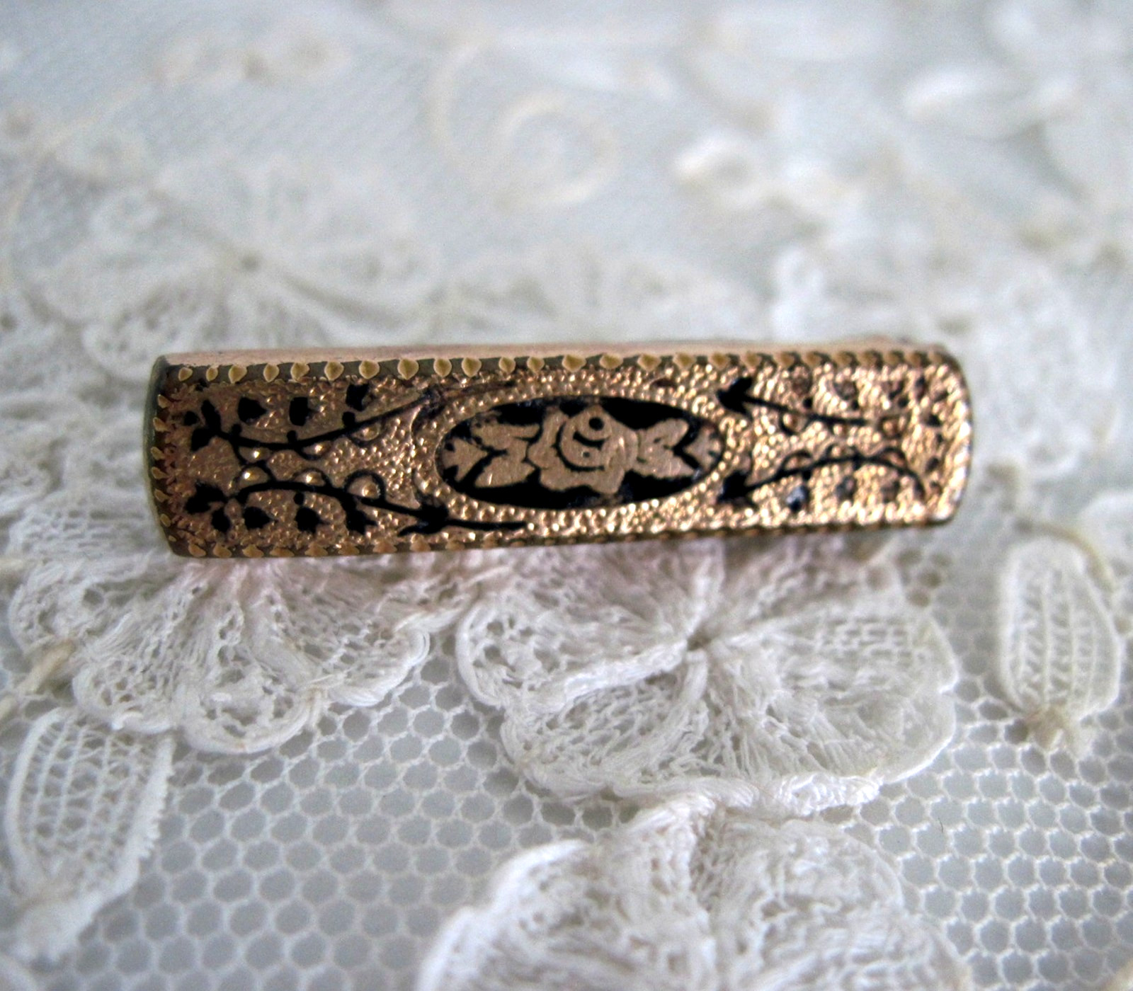 Antique Victorian Taille d’Epargne Black Enamel Rolled Gold Bar Pin Brooch READ