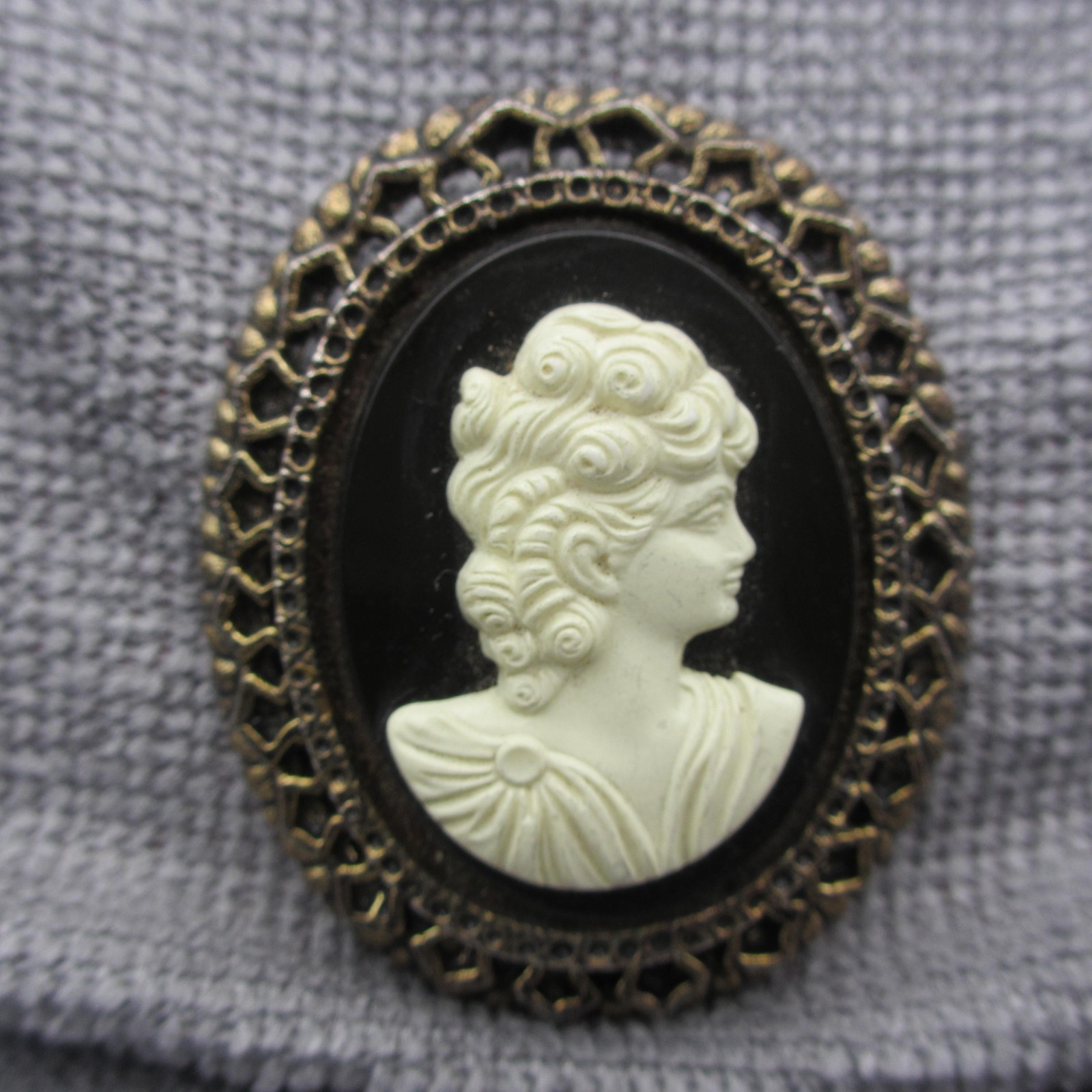 Vintage Cameo Brooch Early Plastic On Black Glass Gold Tone Frame