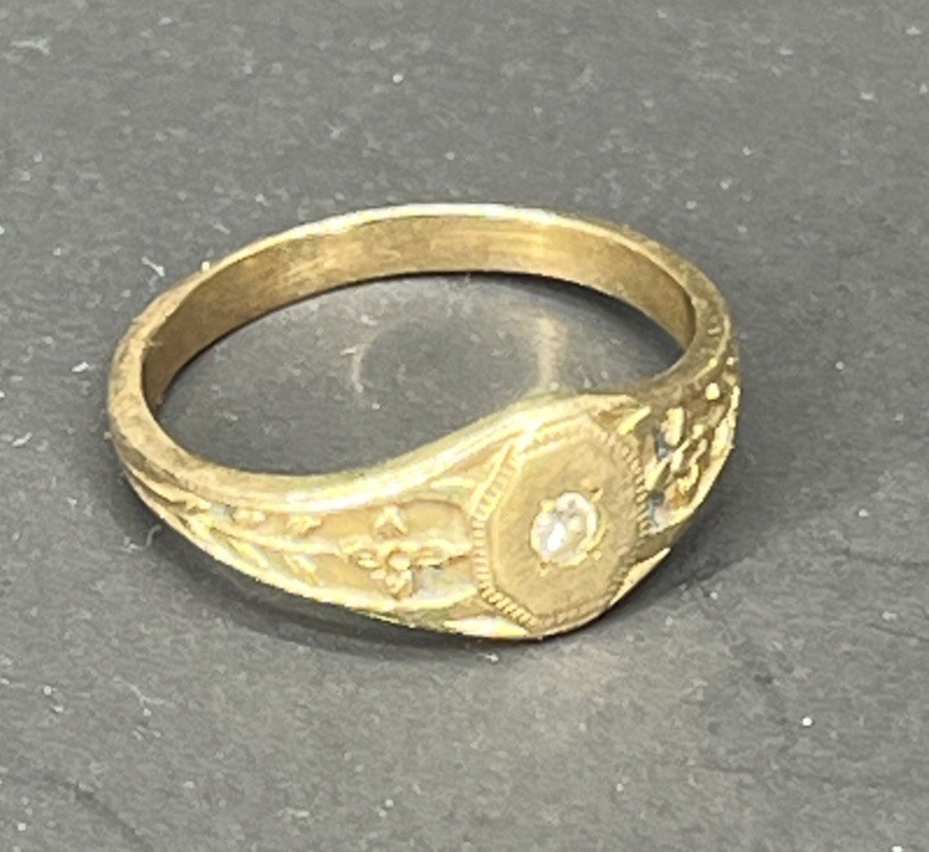 Vintage 10K Yellow Gold Petite Signet Ring Diamond Center 1.19 Grams Size 2