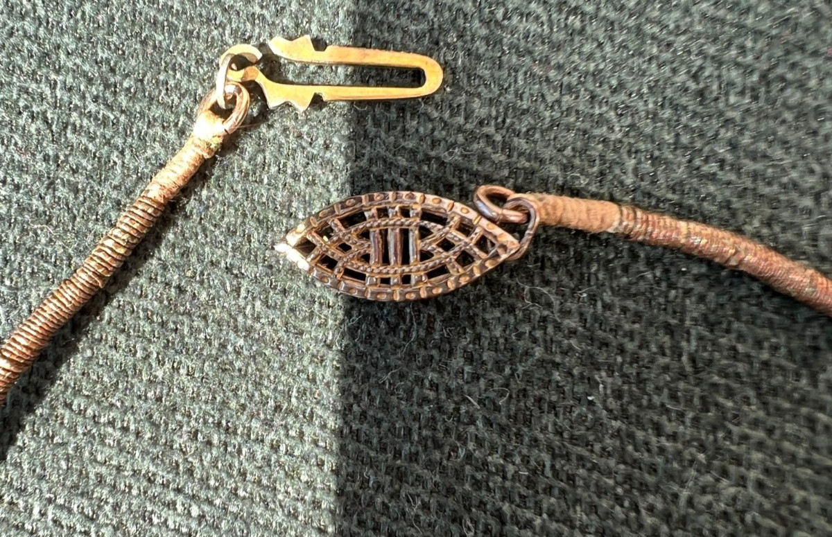 16.5″ Tiger’s Eye Hand Knotted Fan Necklace with Unknown Metal Clasp 63 grams