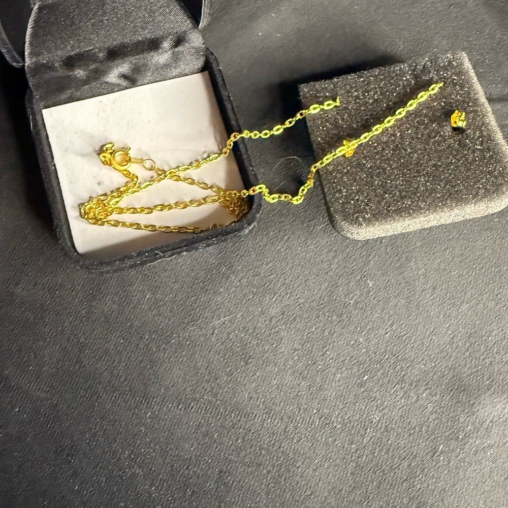 Source Unknown Gold and Pearl Necklace Set