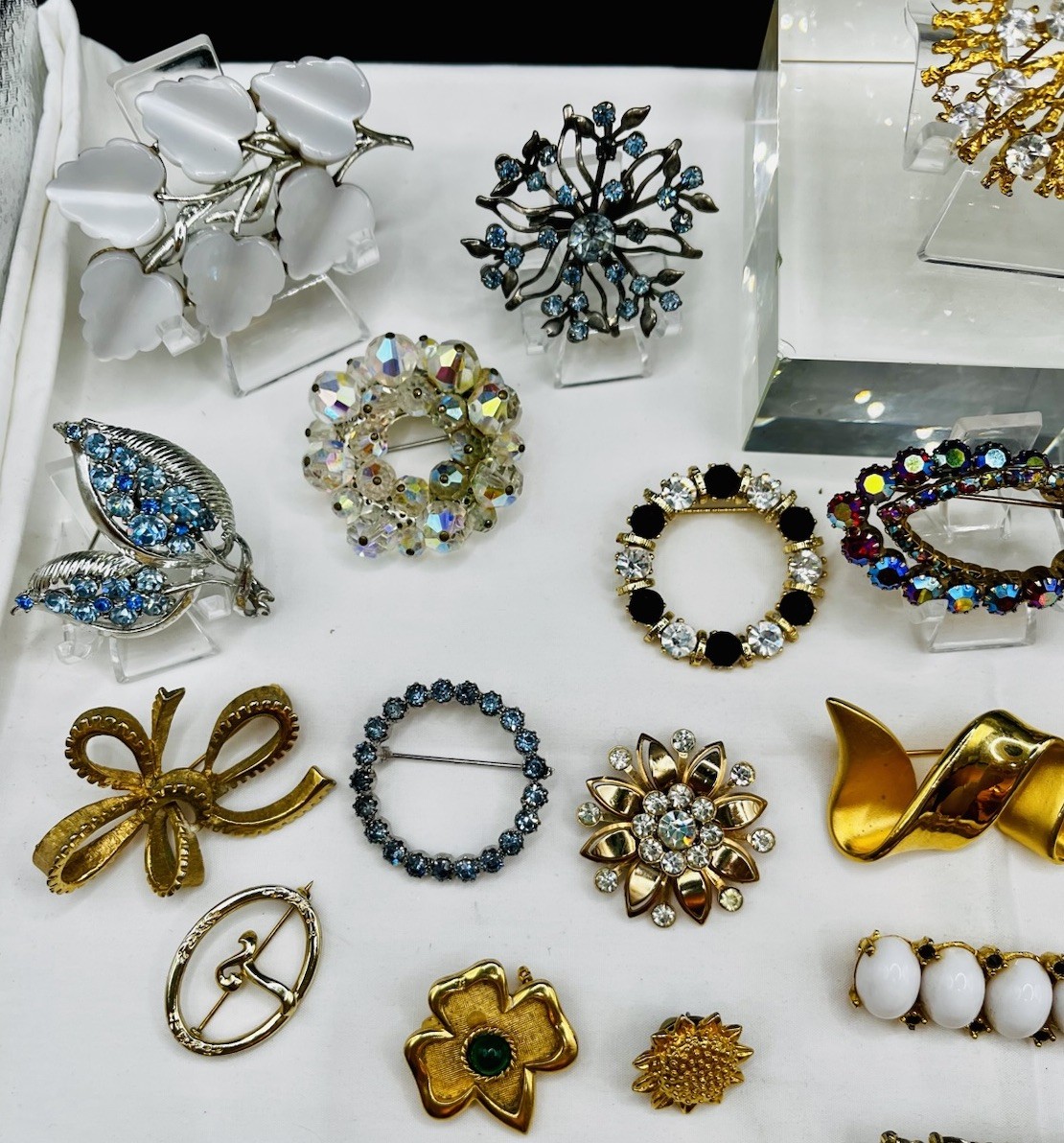 Vtg. Brooch Lot Some Signed Rhinestone, Gold Silver Tone Wear Resell 28pc Monet