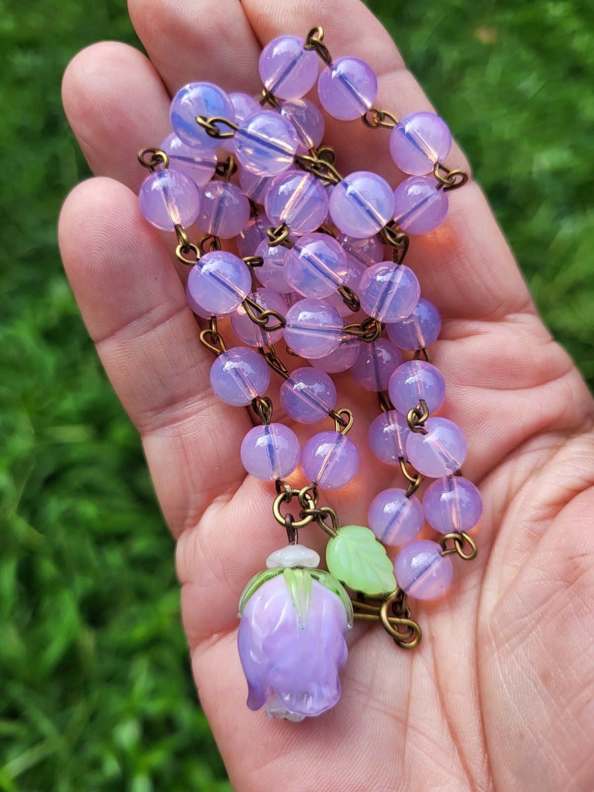 VINTAGE ROSEBUD LAMPWORK ART GLASS PENDANT OPAL LILAC GLASS NECKLACE SET ARTISAN