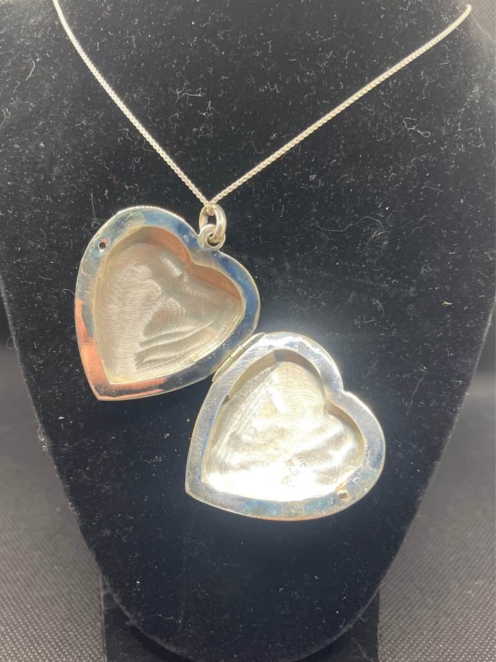 Vintage MASSIVE Sterling Silver Engraved Heart Locket Necklace and 28” chain