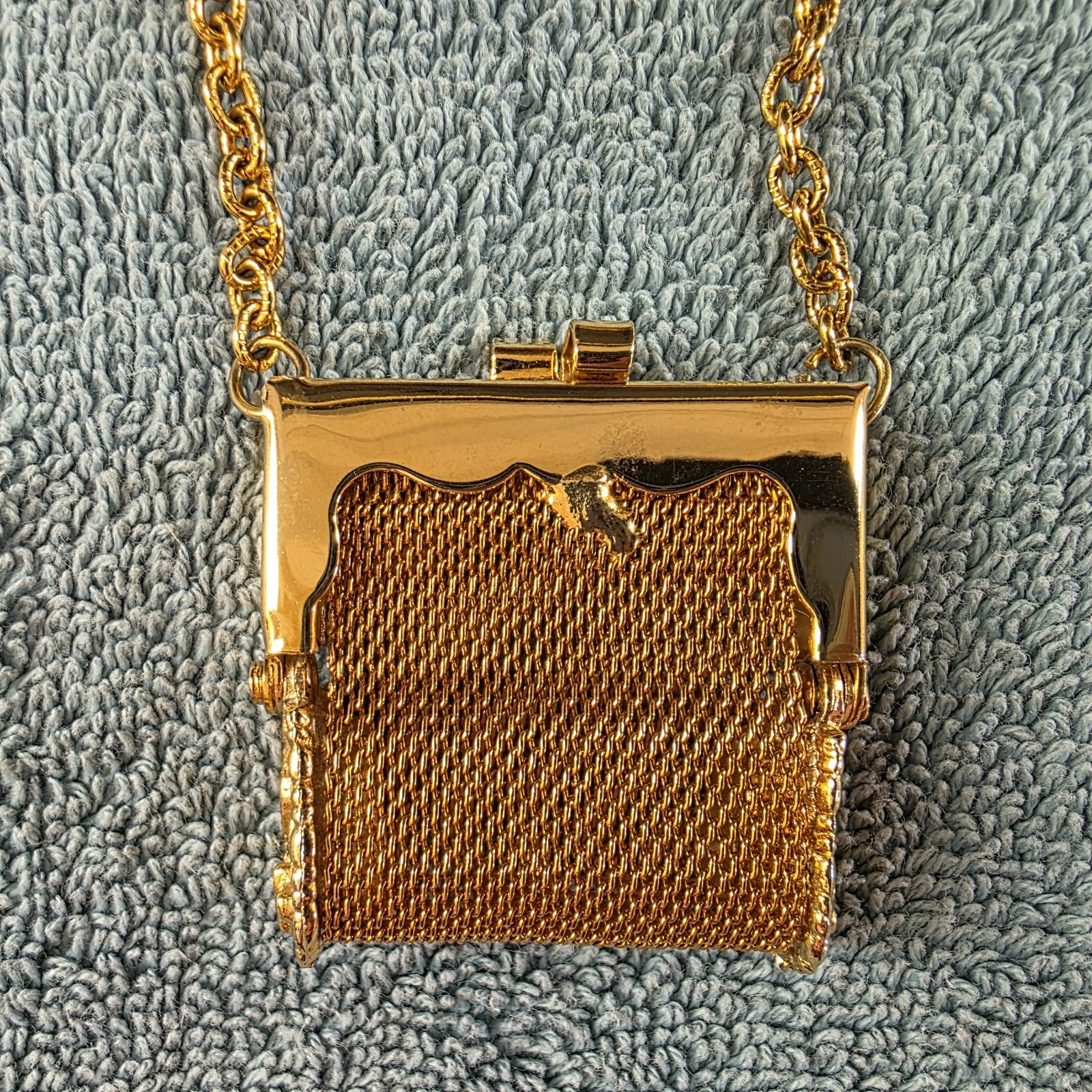 Vintage Gold Tone Necklace Oval Link Mesh Mini Purse Coin Pouch 28″