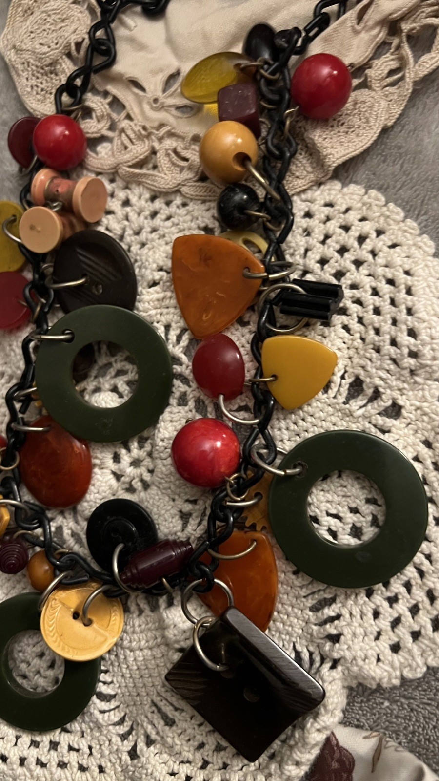 Vintage Unique Bakelite&Lucite Charm Statement Necklace buttons/beads shapecharm