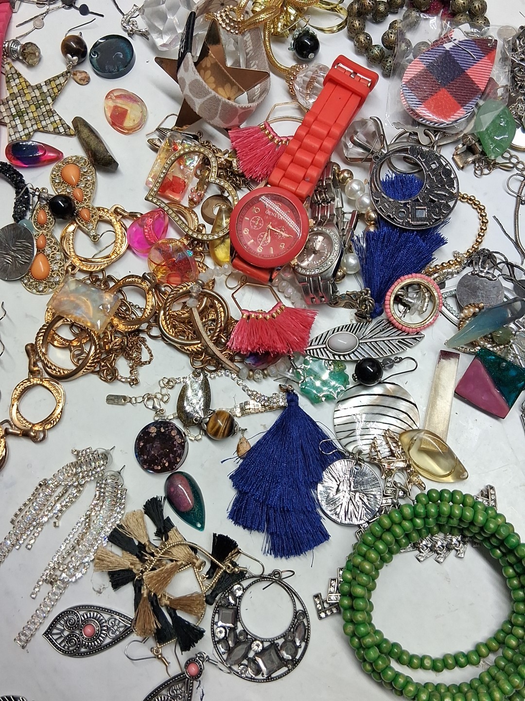 3.18Lbs Wearable Vintage Jewelry Huge lot Costume And More Unsearched Tangled