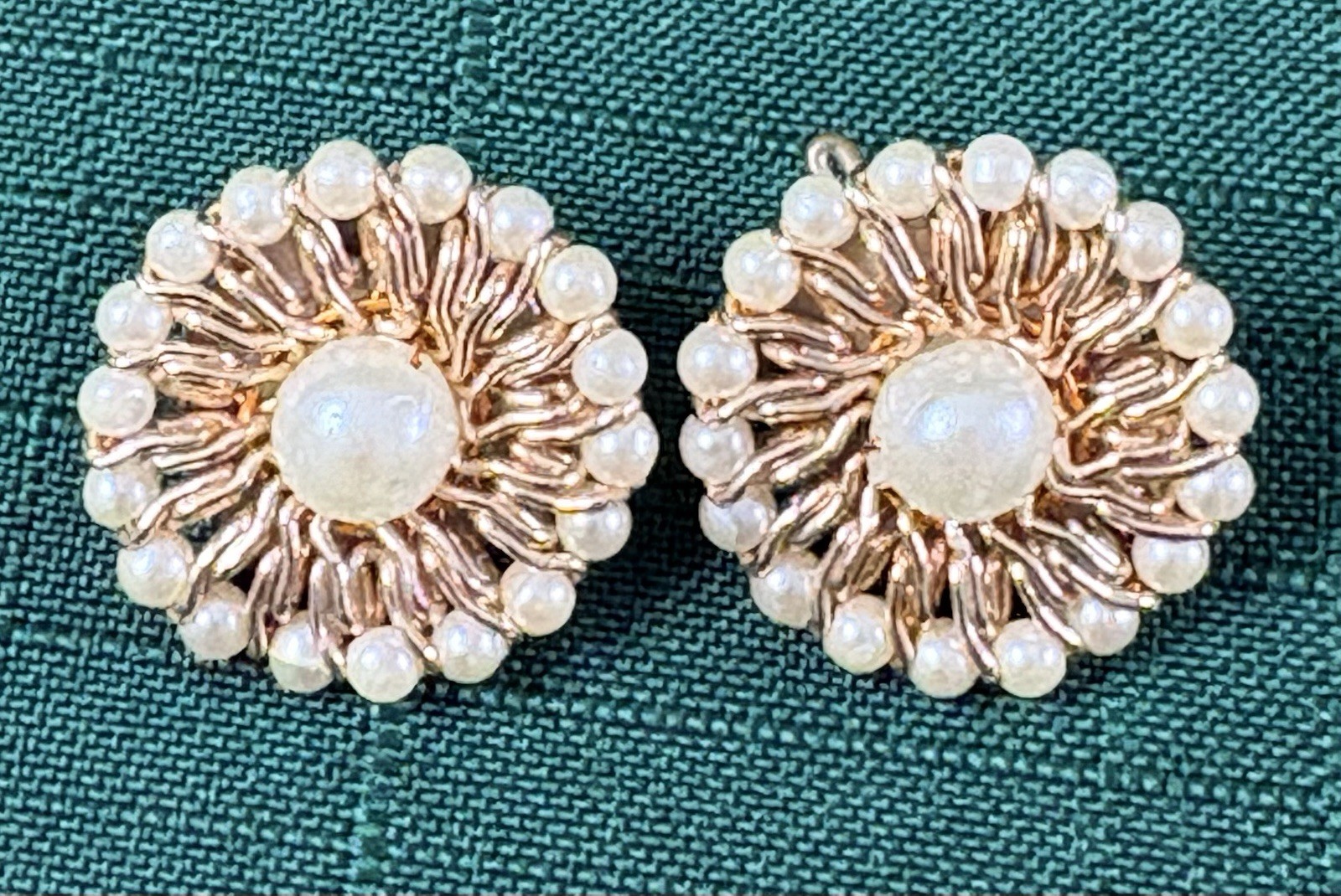 Early Miriam Haskell Style Wired Pearl Cluster Clip-on Earrings Gold Tone Nest