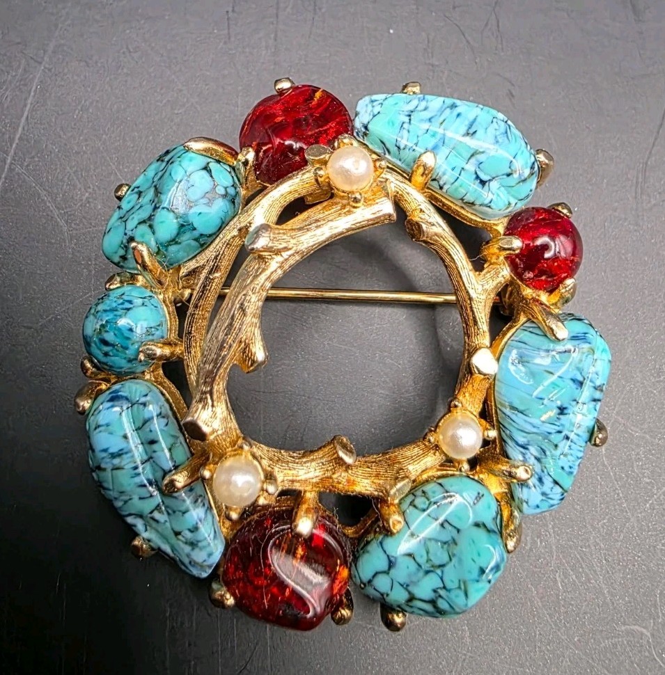 Vintage Unsigned Hattie Carnegie Pressed Turquoise/Red Glass Brooch/Earrings