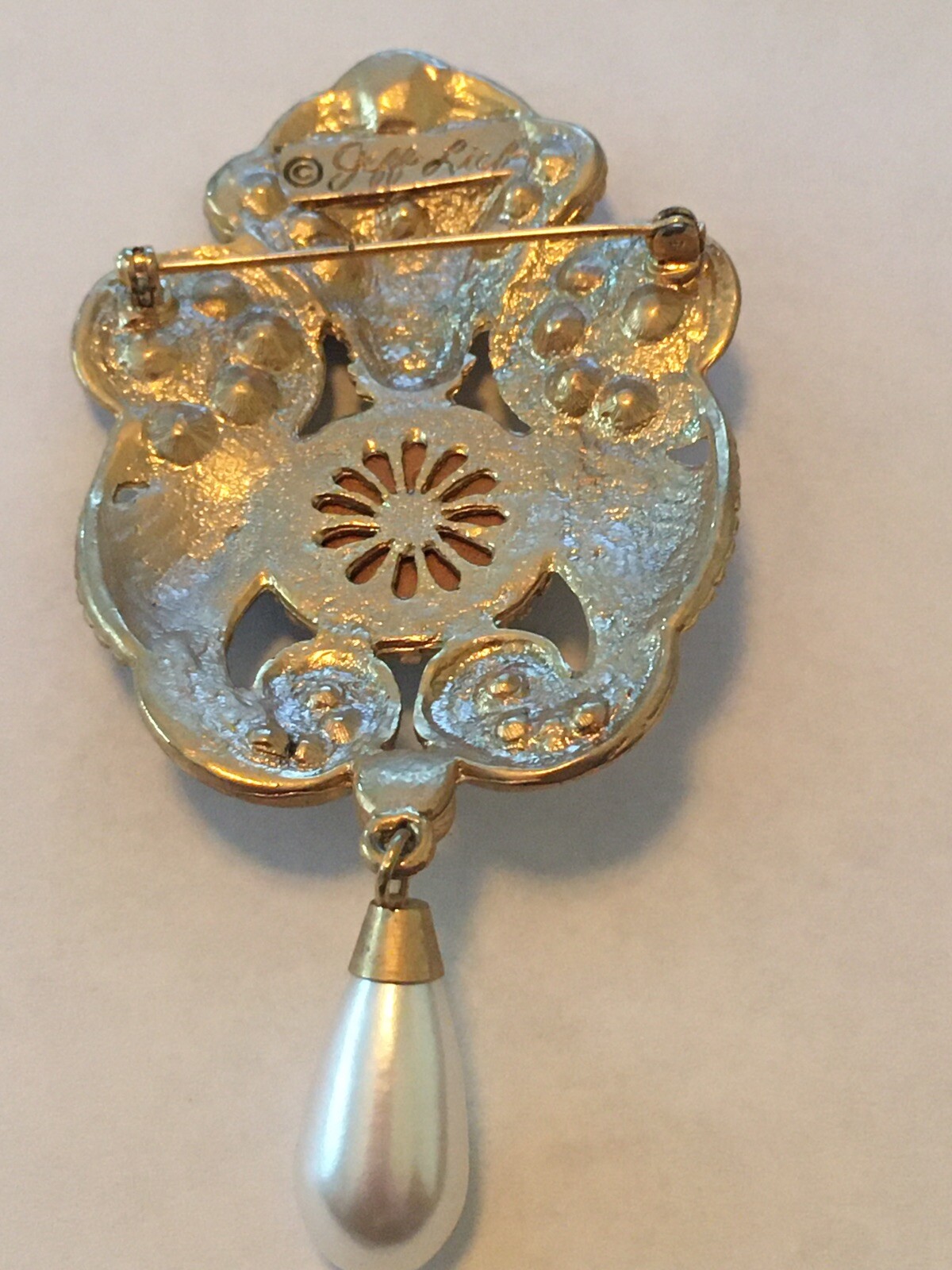 Retro VTG Jeff Lieb signed gold tone purple cabochon & pearl charm pin brooch