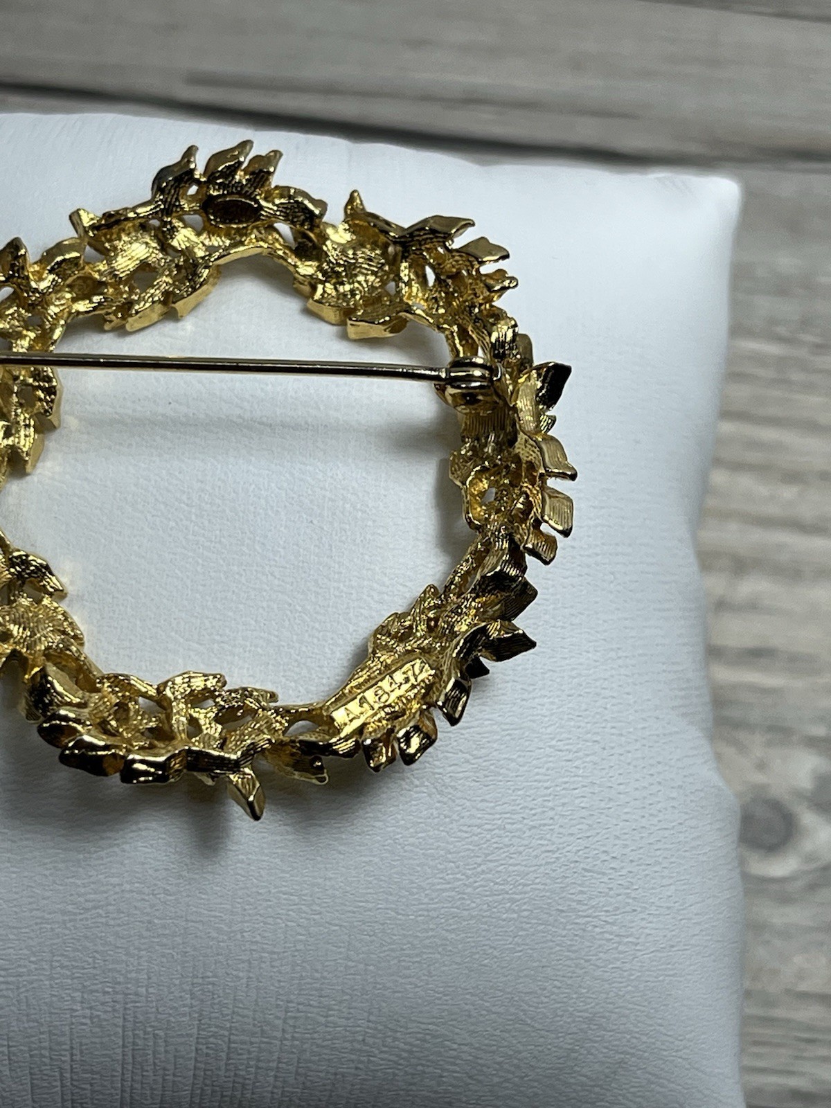 Vintage Gold Filled Brooch Round Wreath A 1847 Signed Leaves 1 3/4″