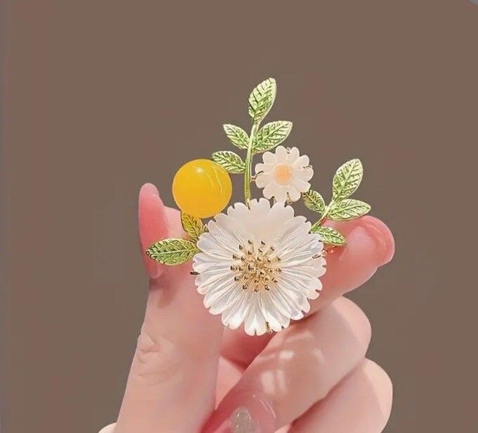 Daisy Flower Brooch Pin, Green Leaf Brooch Pin For Women, Gift Ideas