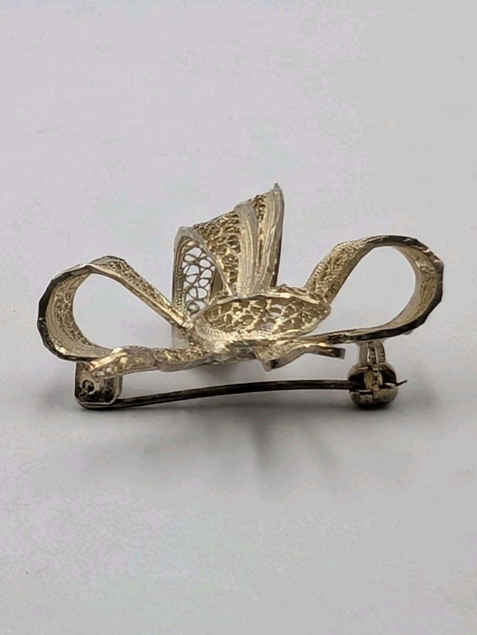 Signed Vintage 835 Silver Filigree Bow Ribbon Diamond Cut Edges Pin Brooch 5.7g