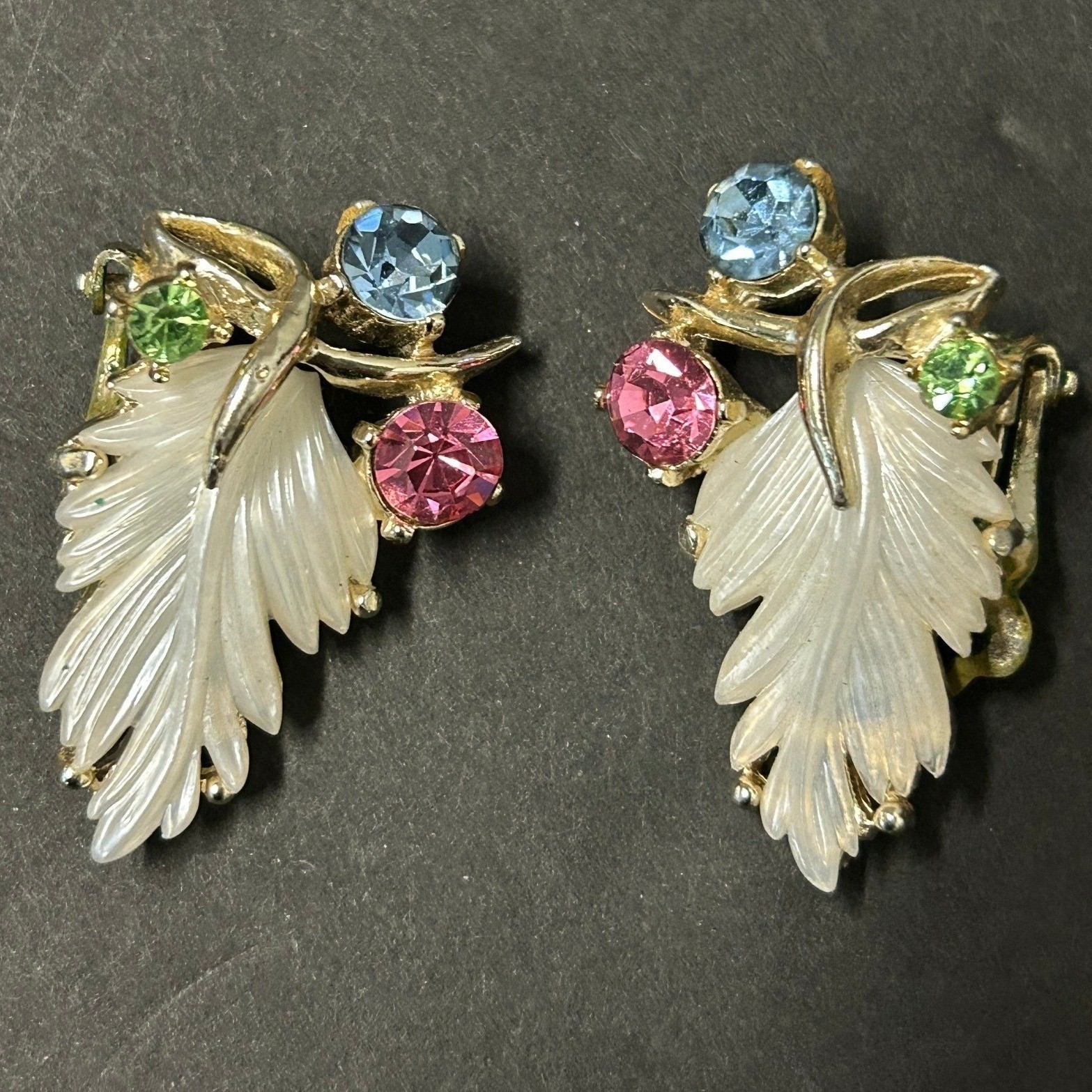 Vintage Lucite Leaf Bracelet and Earrings Jewelry Set Multicolor Rhinestones