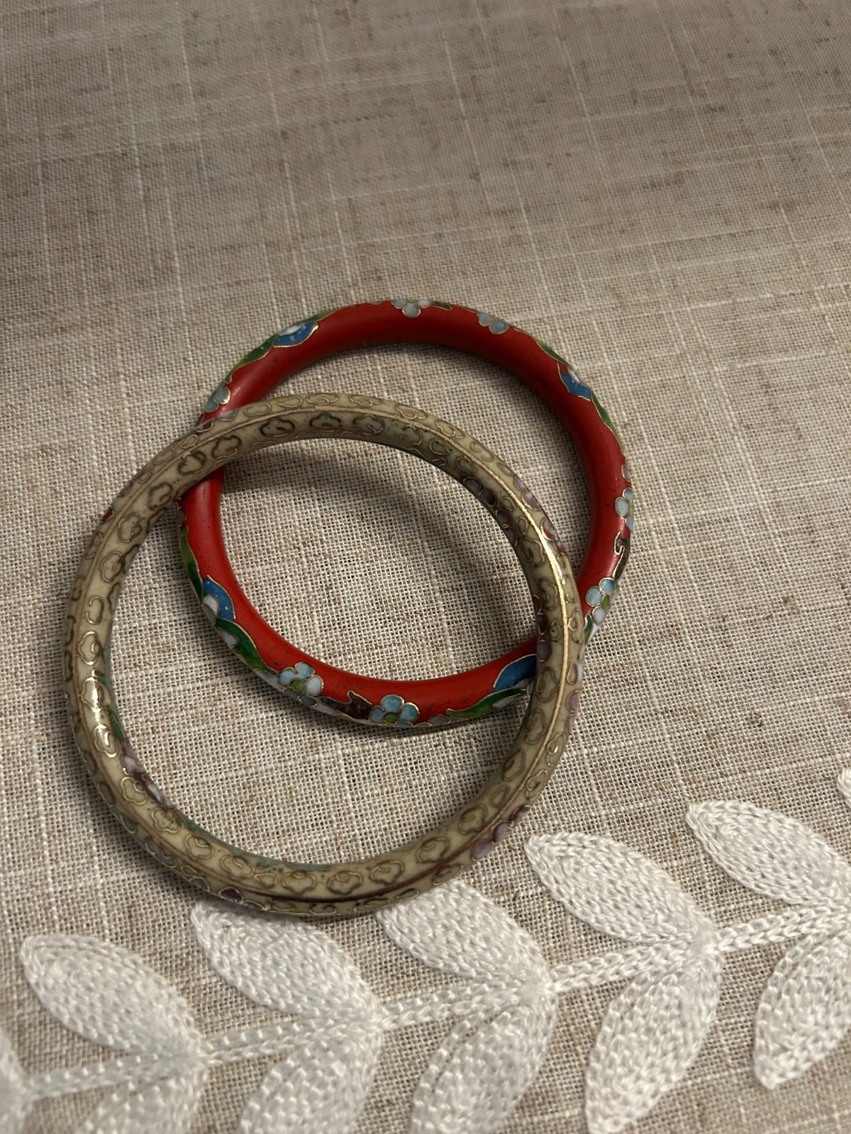 4 vintage Cloisonné bracelets, multicolored