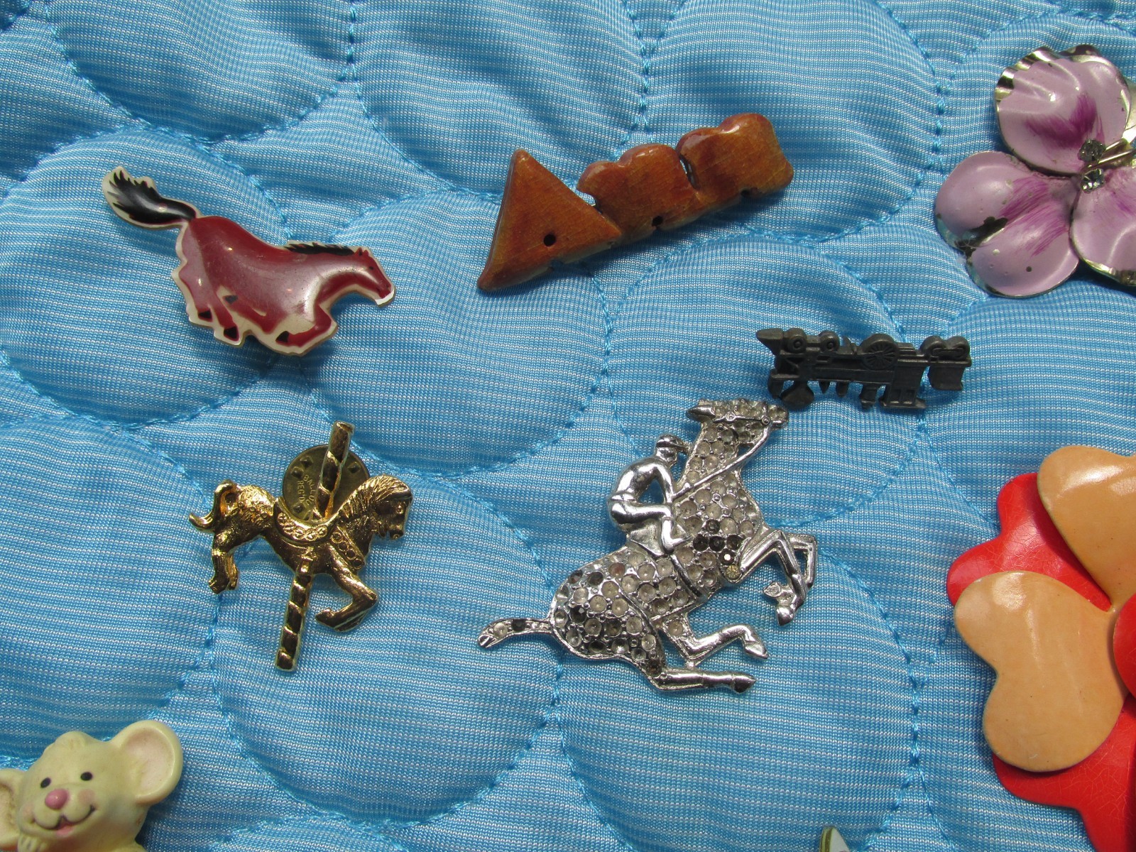 Lot of 35 Mixed Lot Brooches/Pins – some Scratched/Damaged/missing Stones As Is